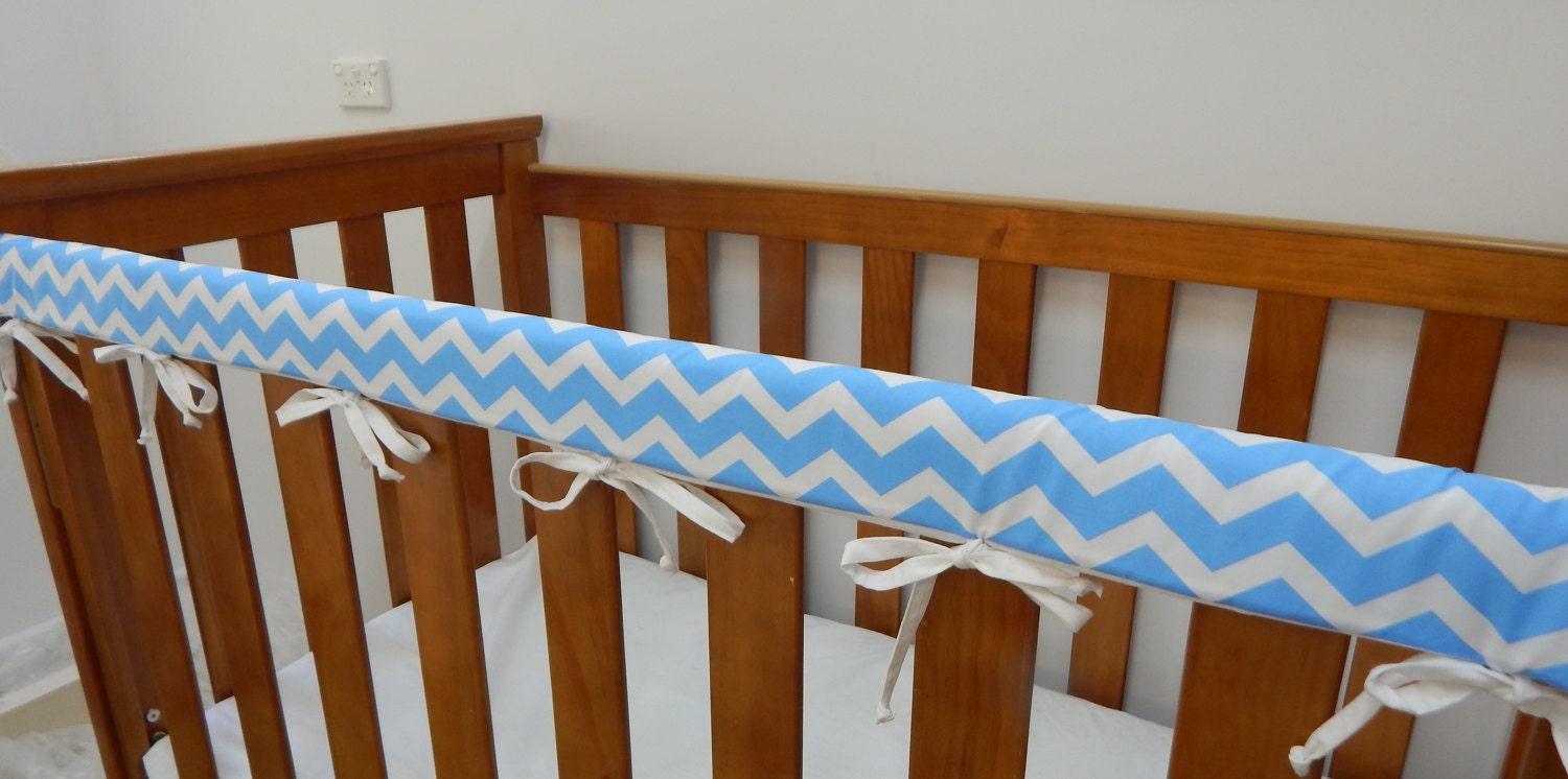 Baby Blau Chevron Kinderbett Babybett Schiene Cover Kinderkrankheiten Pad 100 % Baumwolle Passt Den Meisten Babybetten Inklusive Boori Reduziert von Etsy - InGrandmasHouse
