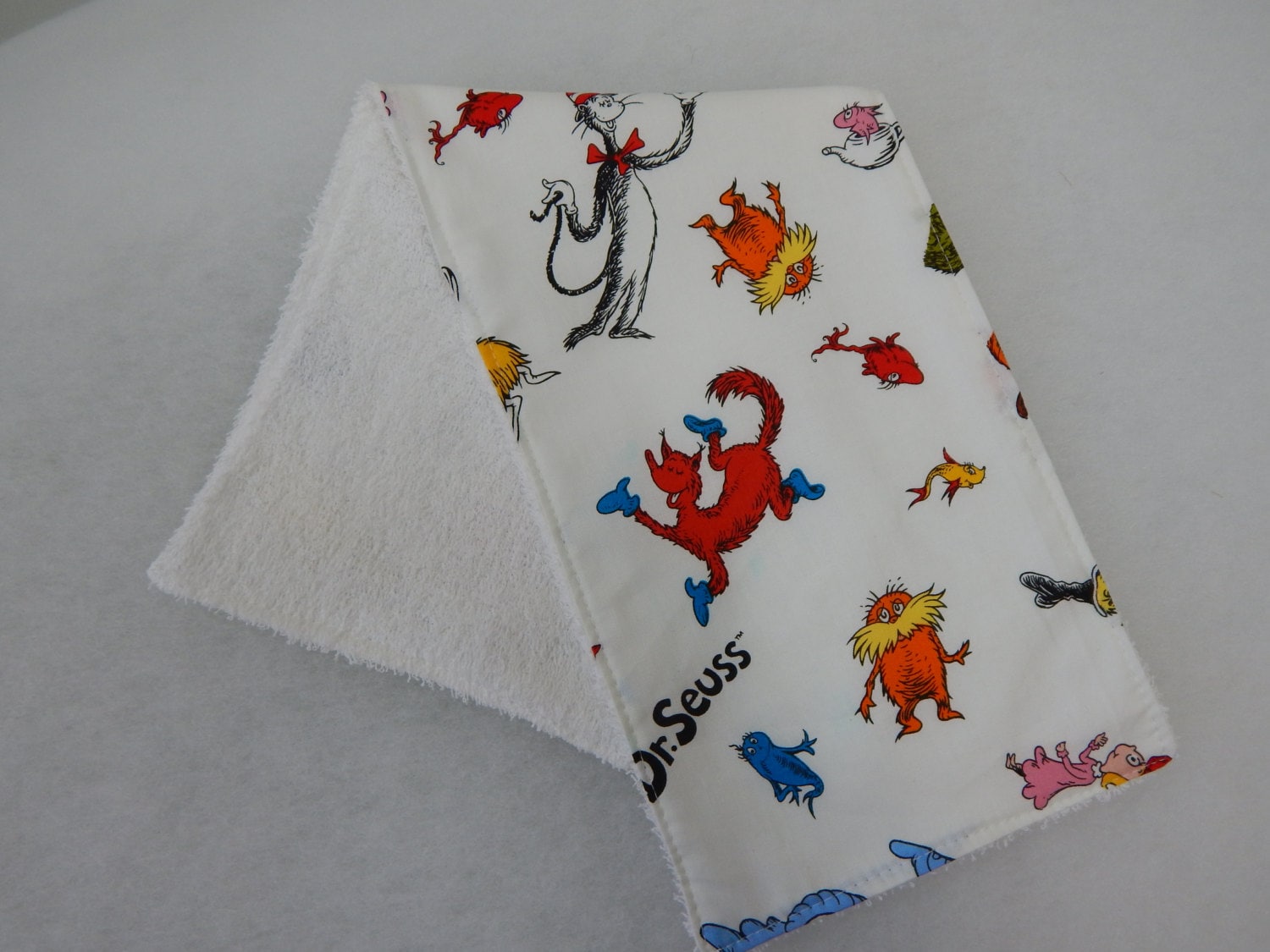 Dr. Seuss Burp Stoff - Eine Einzige 100 % Baumwolle Schönes Geschenk Dr. Seuss Burp Stoff - Eine Einzige 100 % Baumwolle Schönes Geschenk von Etsy - InGrandmasHouse