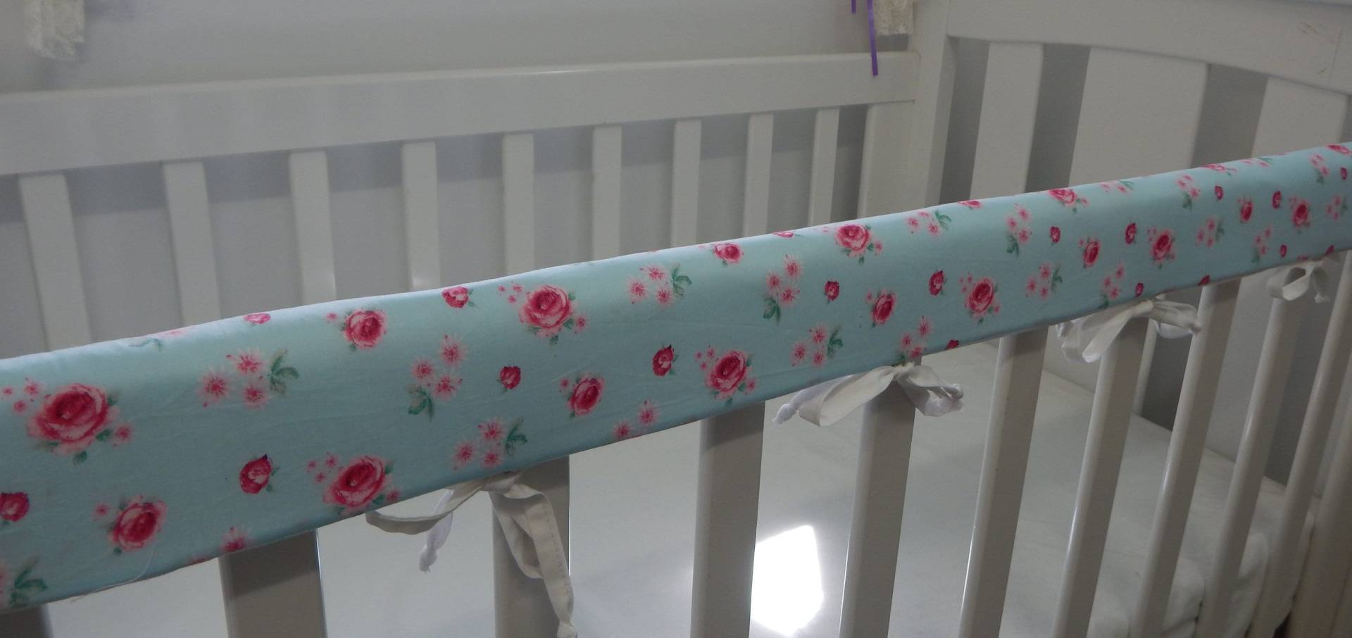 Floral Kinderbett Schiene Abdeckung Rosa Blau 100 % Baumwolle Kinderkrankheiten Pad - Tara Floral Kinderbett Schiene Abdeckung Rosa Blau 100 % Baumwolle Kinderkrankheiten Pad - Tara von Etsy - InGrandmasHouse