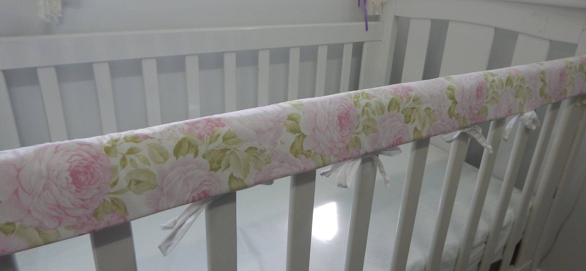 Floral Kinderbett Schiene Abdeckung Weich Rosa Rosen 100 % Baumwolle Kinderkrankheiten Pad - Justine Floral Kinderbett Schiene Abdeckung Weich Rosa Rosen 100 % Baumwolle Kinderkrankheiten Pad - Justine von Etsy - InGrandmasHouse