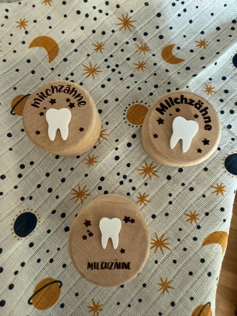 Milchzahndose Holz - Erinnerungsbox Für Milchzähne Zahndose Mit Acryl Zahn Geschenk Zur Geburt & Taufe Zahnbox Personalisiert von Etsy - IndividualWerk
