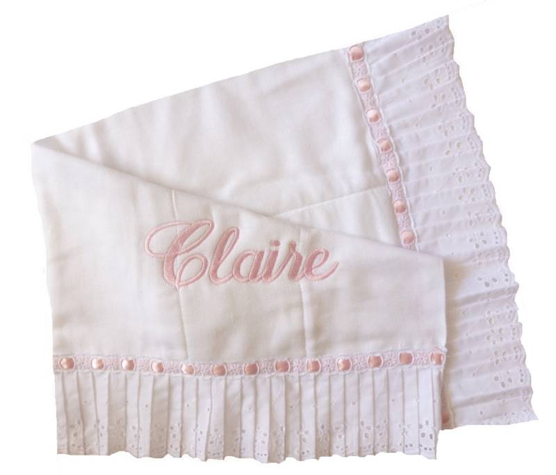 Bestickte Personalisierte Plissee Breite Öse Rand Und Satinperlen Windel Burpie Bestickte Personalisierte Plissee Breite Öse Rand Und Satinperlen Windel Burpie von Etsy - InitialImpressions