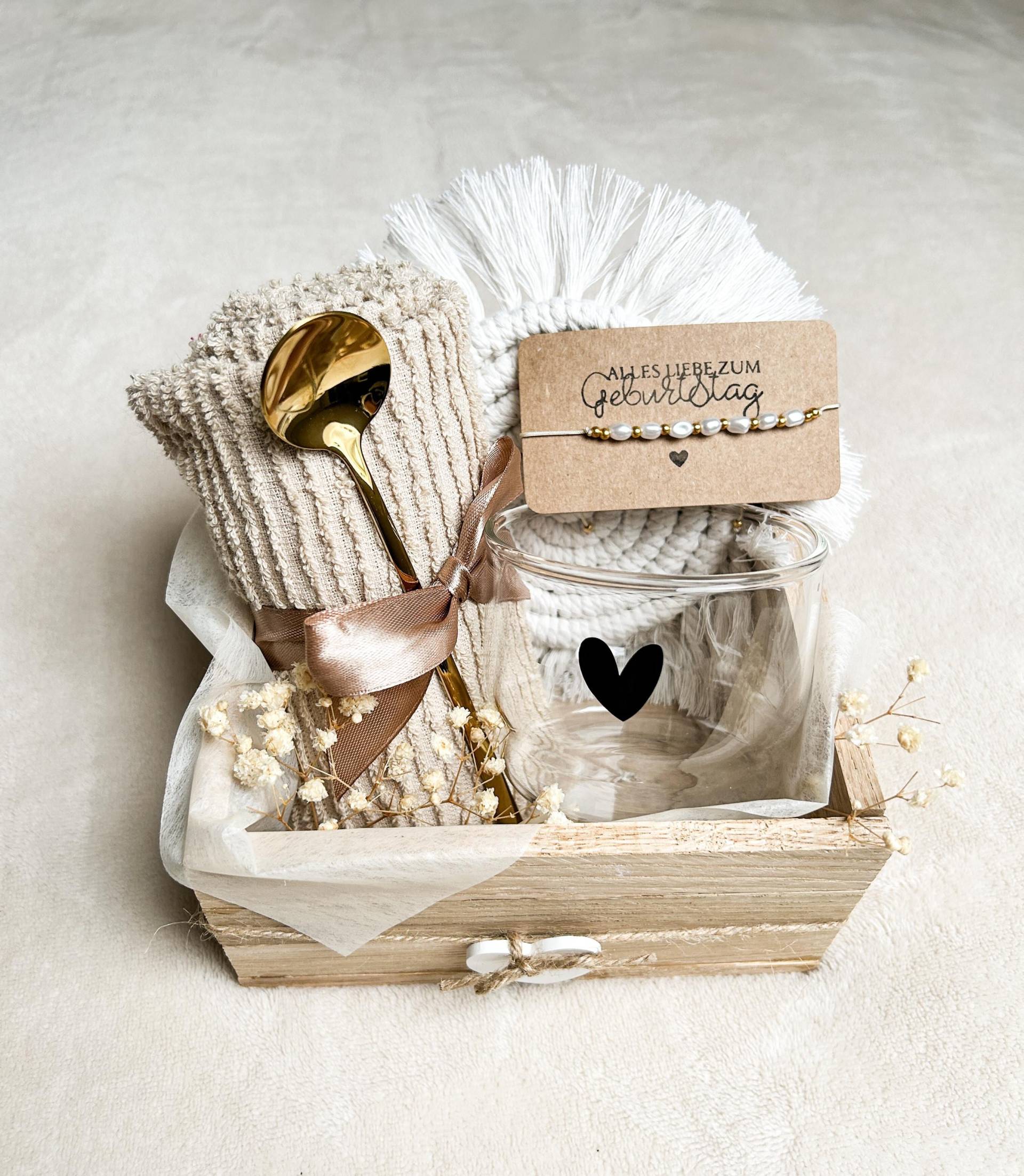 Geschenkset Für Frauen Im Holzkorb, Geburtstagsgeschenk Frau Geschenk Muttertag Freundin Tochter Dankeschön Geschenkbox Tee Set von Etsy - InnaPresent