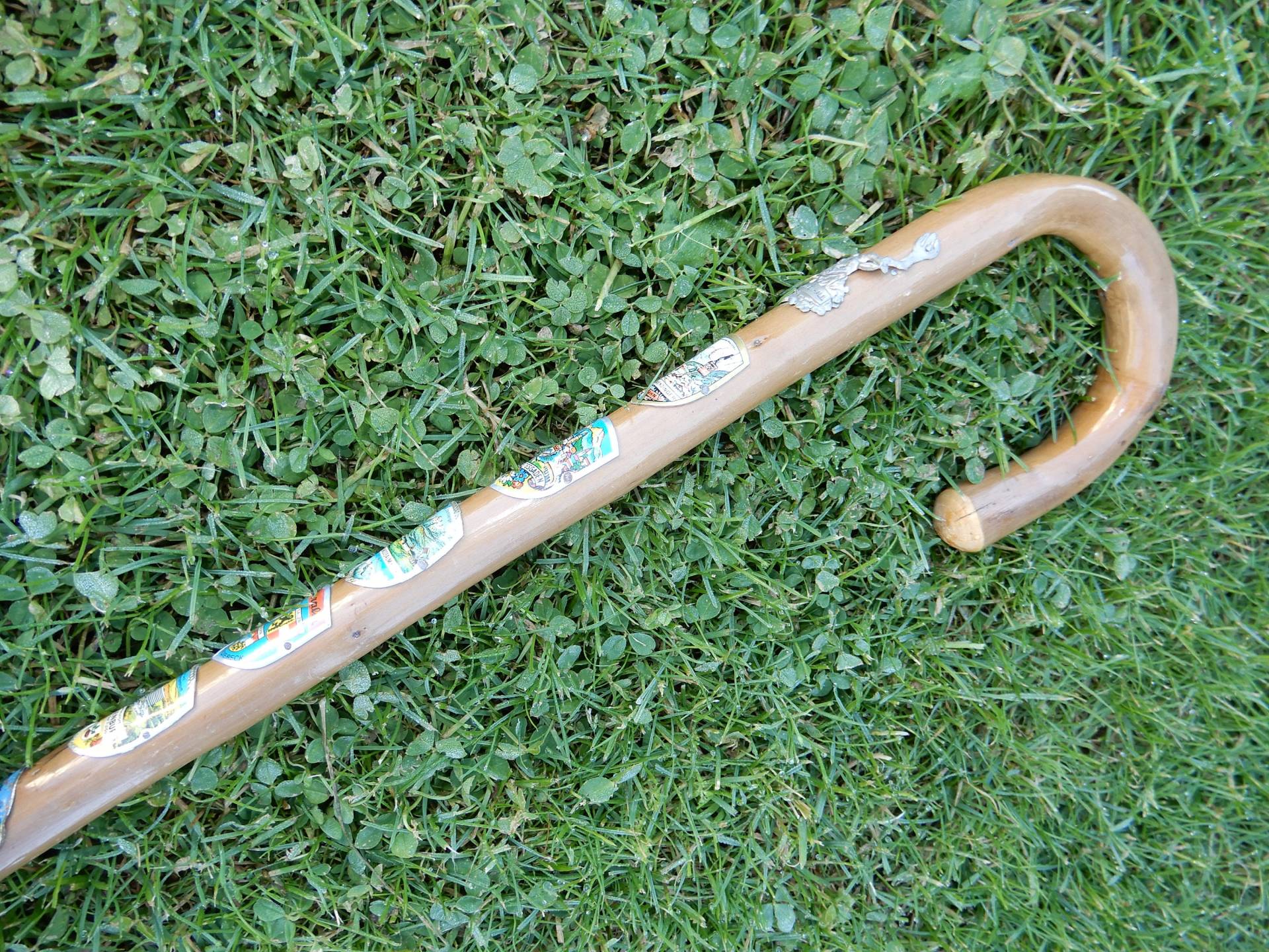 Großer Spazierstock Mit 10 Stocknägel Wanderstock Holzstock Gehstock Vintage Aus Den 60Er Jahren - 93 cm 2 Großer Spazierstock Mit 10 Stocknägel Wanderstock Holzstock Gehstock Vintage Aus Den 60Er Jahren - 93 cm 2 von Etsy - IsoKos
