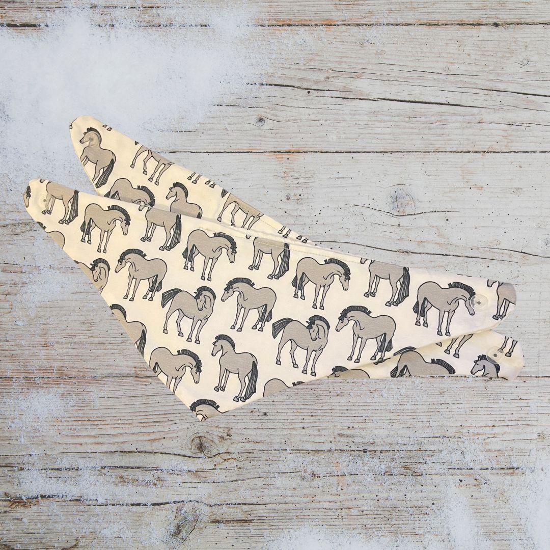 Dreieckstuch Babytuch Schlabberlatz Mit Pferde-Motiv - Kindertuch Geschenk Zur Geburt, Babygeschenk Für Neugeborene, Pferde Baby Lätzchen Dreieckstuch Babytuch Schlabberlatz Mit Pferde-Motiv - Kindertuch Geschenk Zur Geburt, Babygeschenk Für Neugeborene, Pferde Baby Lätzchen von Etsy - ItsieDesign