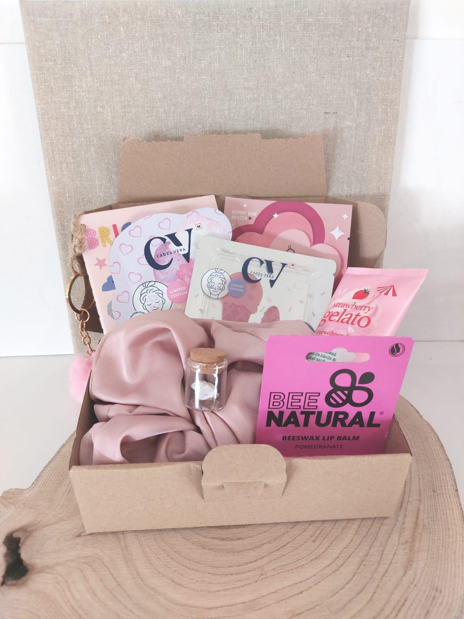 Rosa Self Care Geschenkbox - Eiscreme-Spa-Set Mit Gesichtsmaske, Lippenbalsam, Handcreme & Mehr | Geburtstag, Schulanfang Oder Dankeschön Geschenk von Etsy - IvoryAndCoCollection