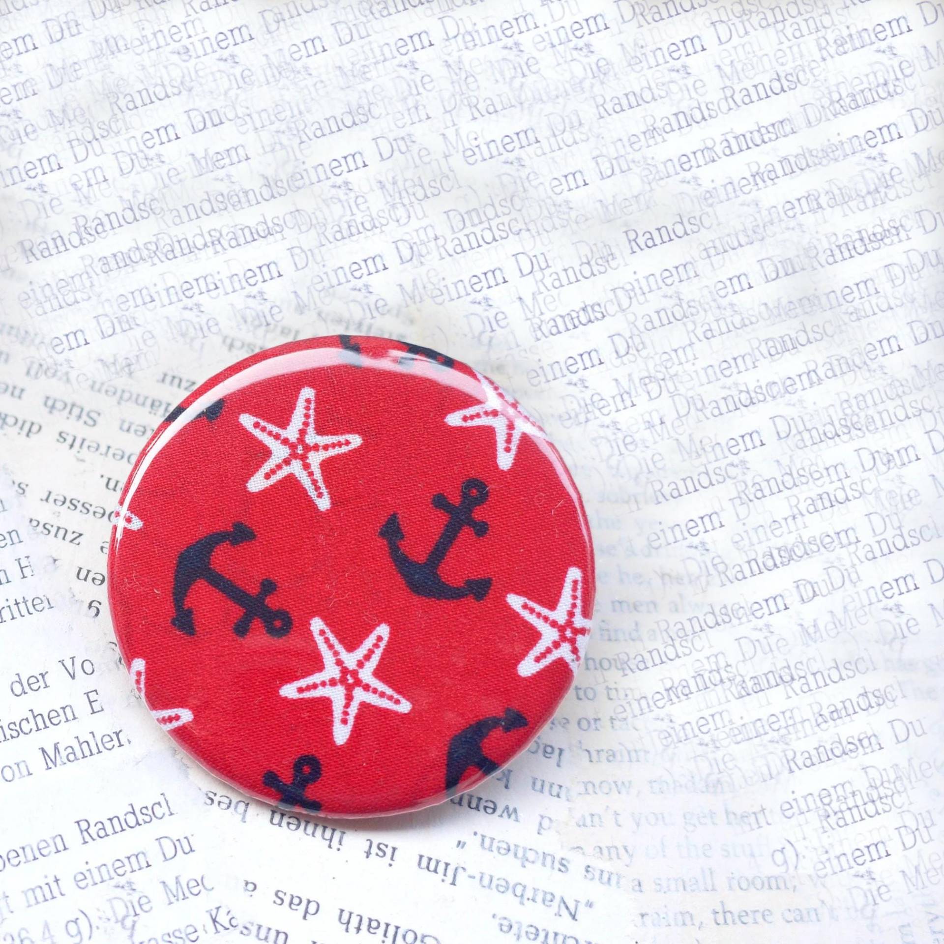Motiv Taschenspiegel, Maritim, 59mm Rund , Anker, Seestern, Kosmetikspiegel, Handspiegel, Stoffbezug, Zubehör Handtasche, Spiegelbutton, Rot Motiv Taschenspiegel, Maritim, 59mm Rund , Anker, Seestern, Kosmetikspiegel, Handspiegel, Stoffbezug, Zubehör Handtasche, Spiegelbutton, Rot von Etsy - JOJAsWELT