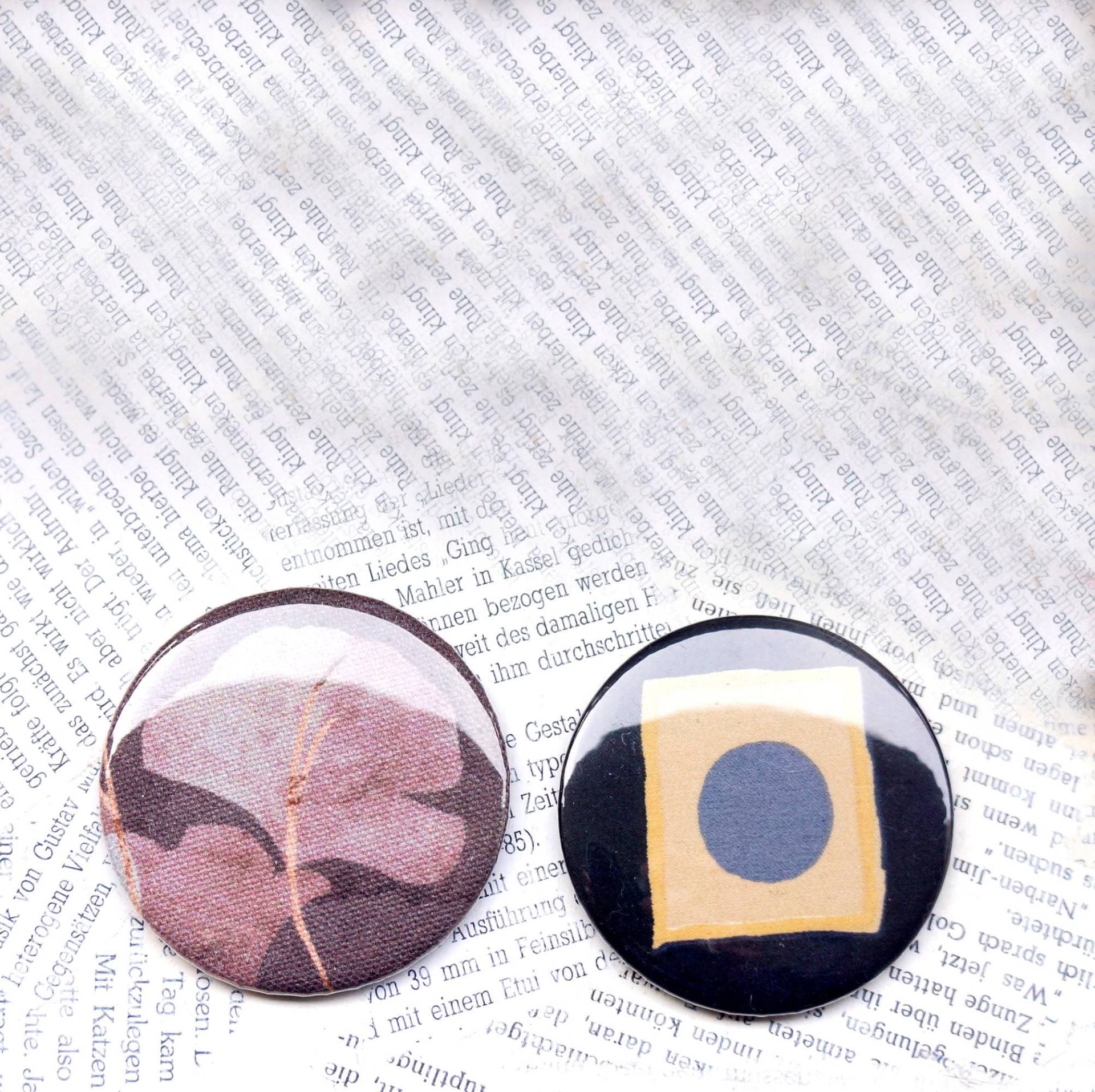 Taschenspiegel, Spiegelbutton, Handspiegel, 59 Mm, Gingko Motiv. Kosmetikspiegel, Kreis, Grafisch, Stoffbezug, Schminkspiegel, Handtasche Taschenspiegel, Spiegelbutton, Handspiegel, 59 Mm, Gingko Motiv. Kosmetikspiegel, Kreis, Grafisch, Stoffbezug, Schminkspiegel, Handtasche von Etsy - JOJAsWELT