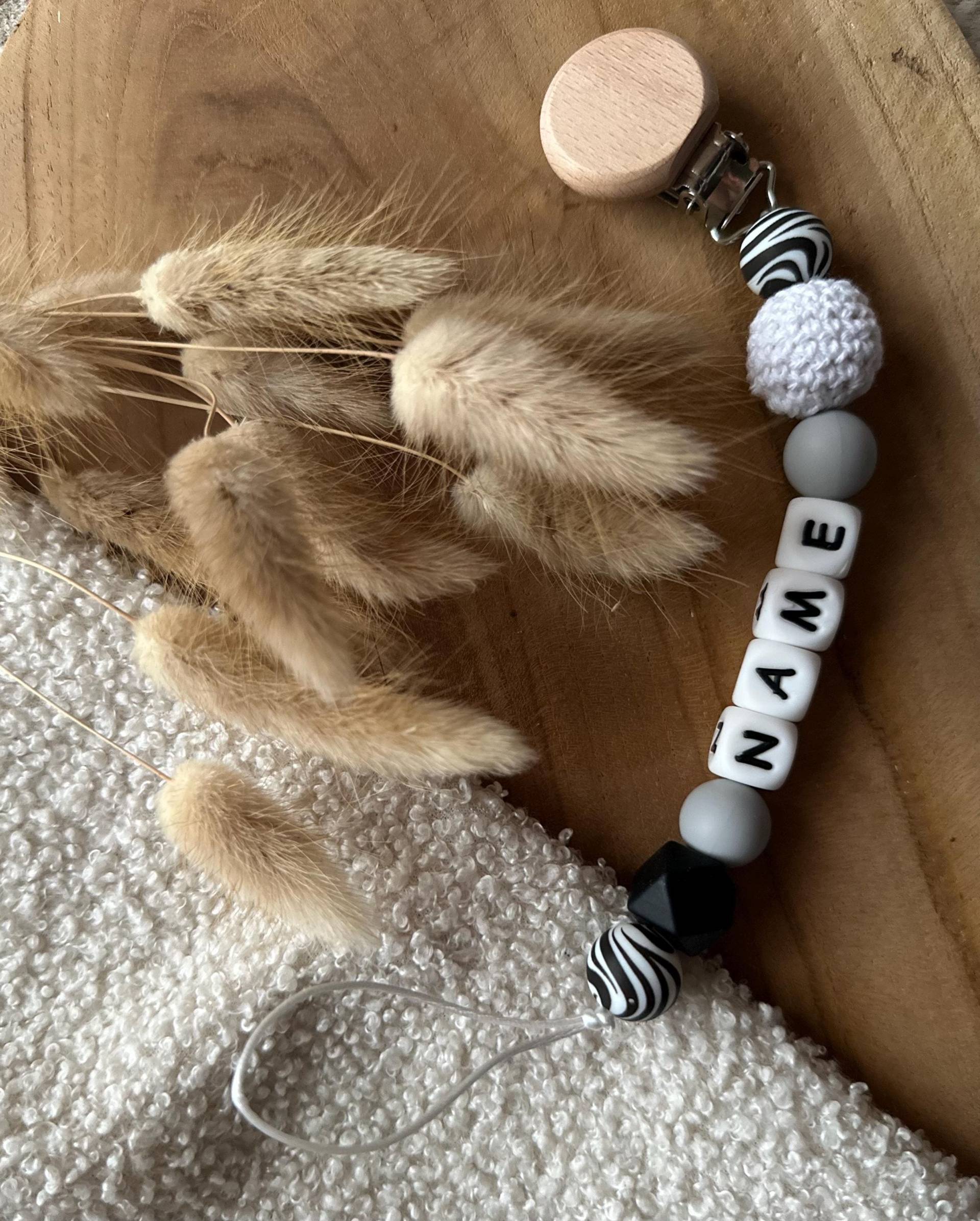 Personalisierte Schnullerkette Personalisierte Schnullerkette von Etsy - JOMAmadewithlove