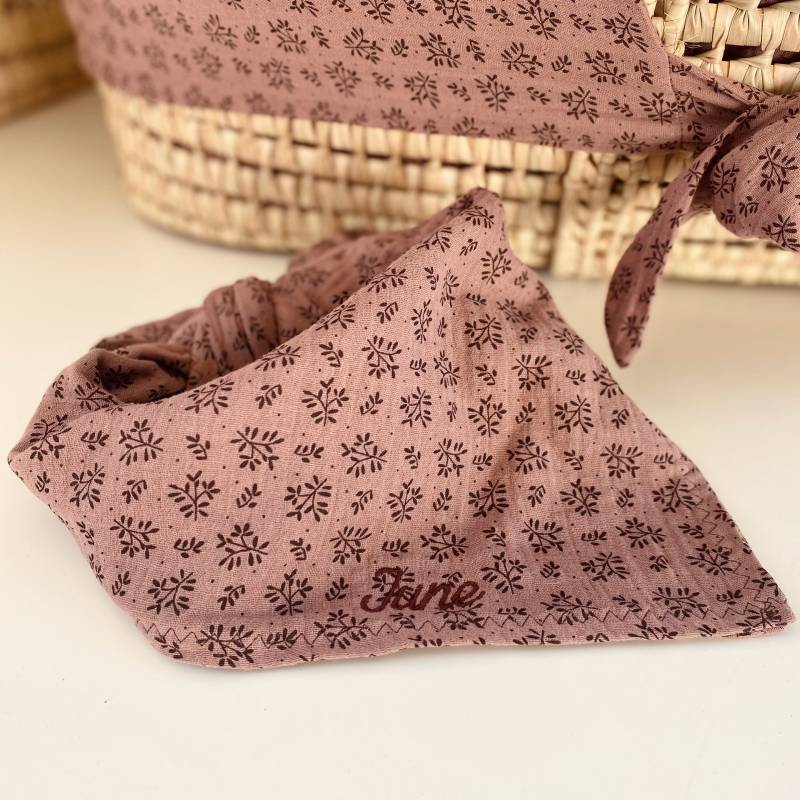 Personalisierter Kastanienschal Mit Stickerei Personalisierter Kastanienschal Mit Stickerei von Etsy - JackyAndFamily