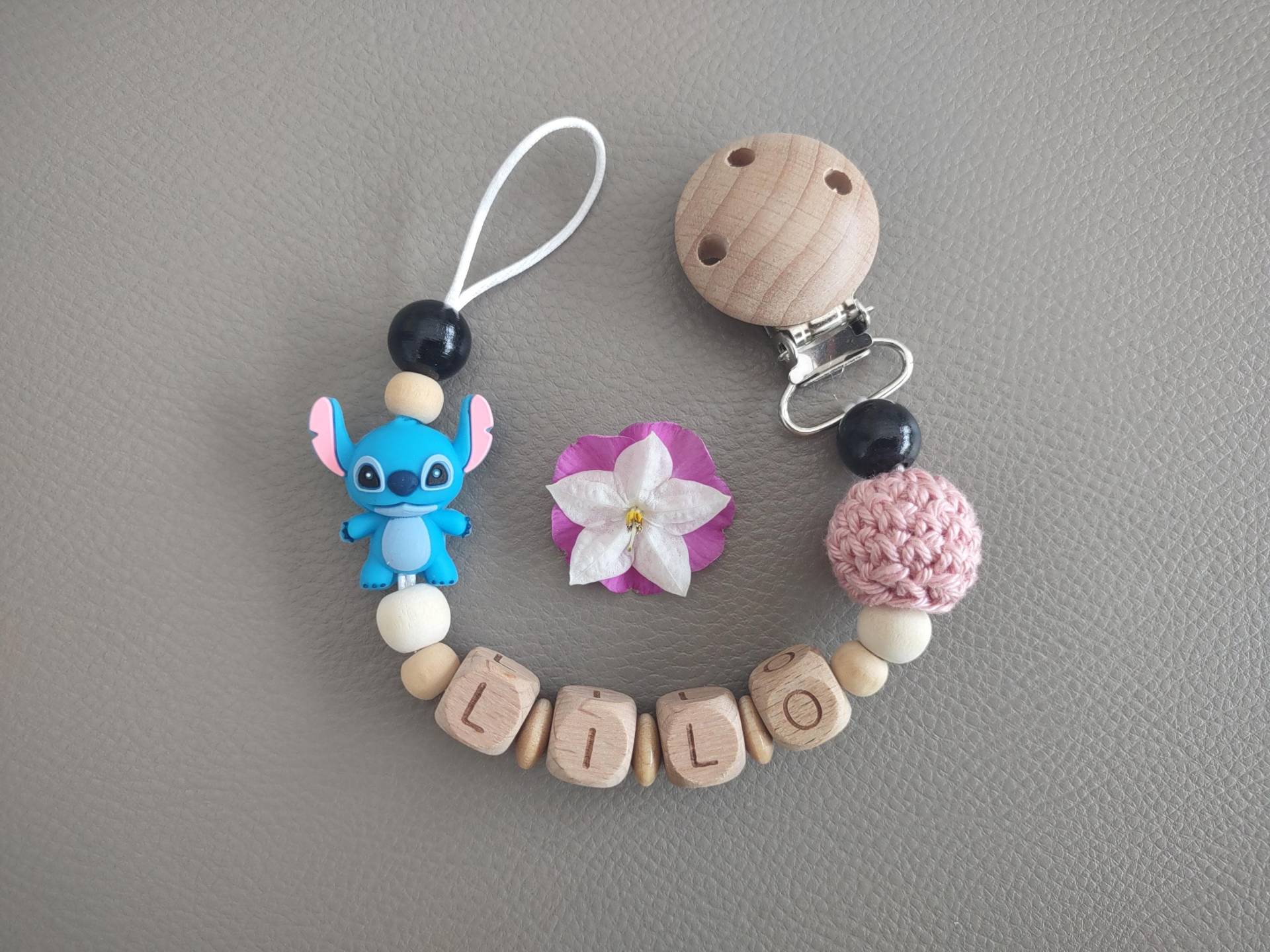 Handgemachte Schnullerkette Mit Namen Biene Personalisiert Perfektes Babygeschenk Handgemachte Schnullerkette Mit Namen Biene Personalisiert Perfektes Babygeschenk von Etsy - JanuFaktur