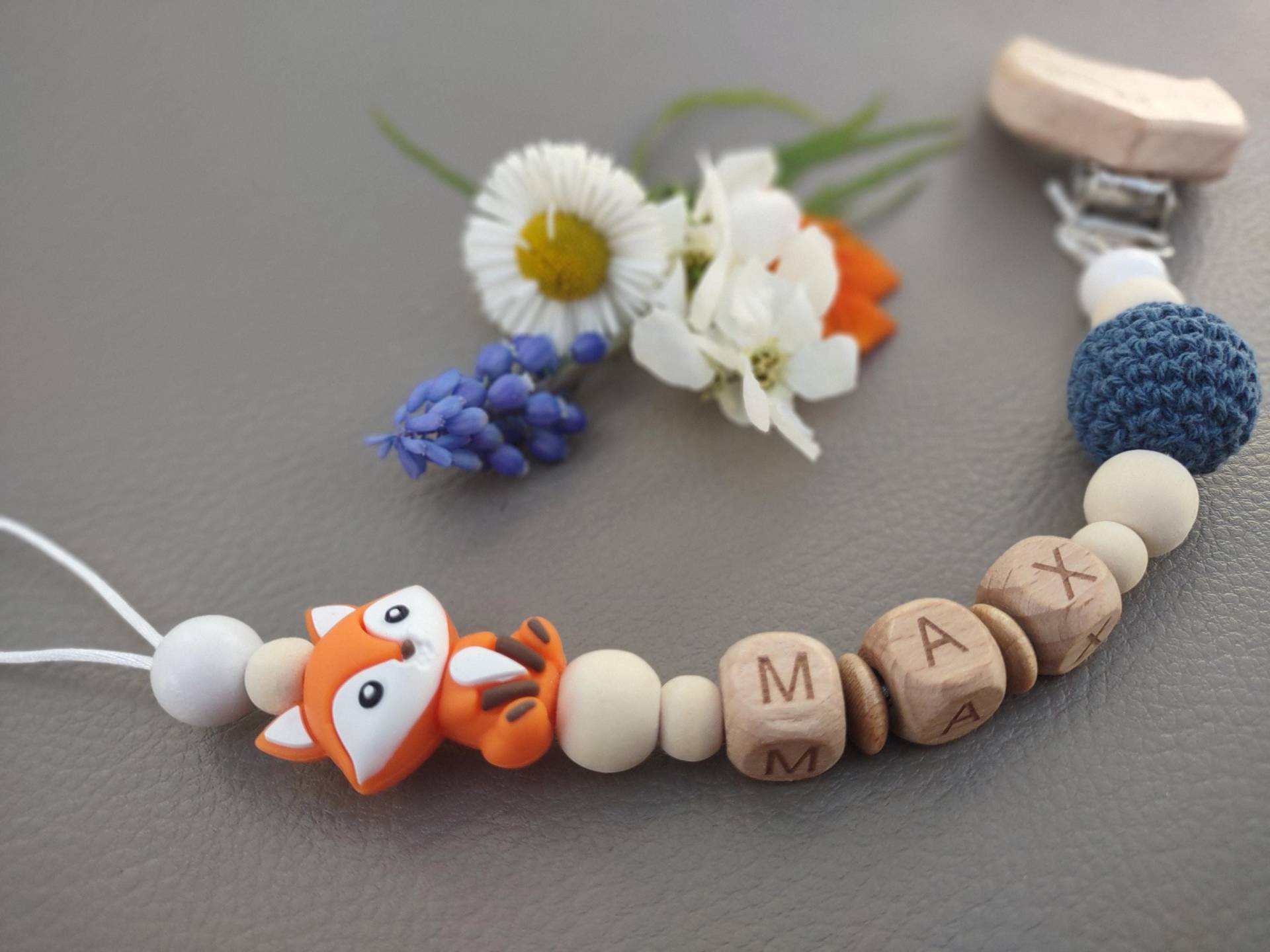 Personalisierte Schnullerkette Mit Babyname Personalisierte Schnullerkette Mit Babyname von Etsy - JanuFaktur