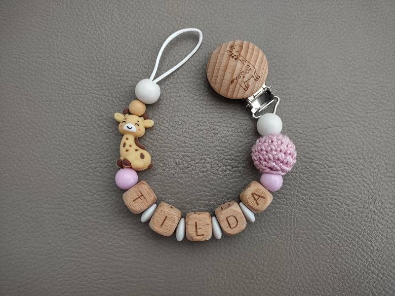 Schnullerkette Mit Name Giraffe Boho Safari Mädchen | Personalisiert Baby Geschenk Rosa Pastell Holz Häkelperlen Schnullerkette Mit Name Giraffe Boho Safari Mädchen | Personalisiert Baby Geschenk Rosa Pastell Holz Häkelperlen von Etsy - JanuFaktur