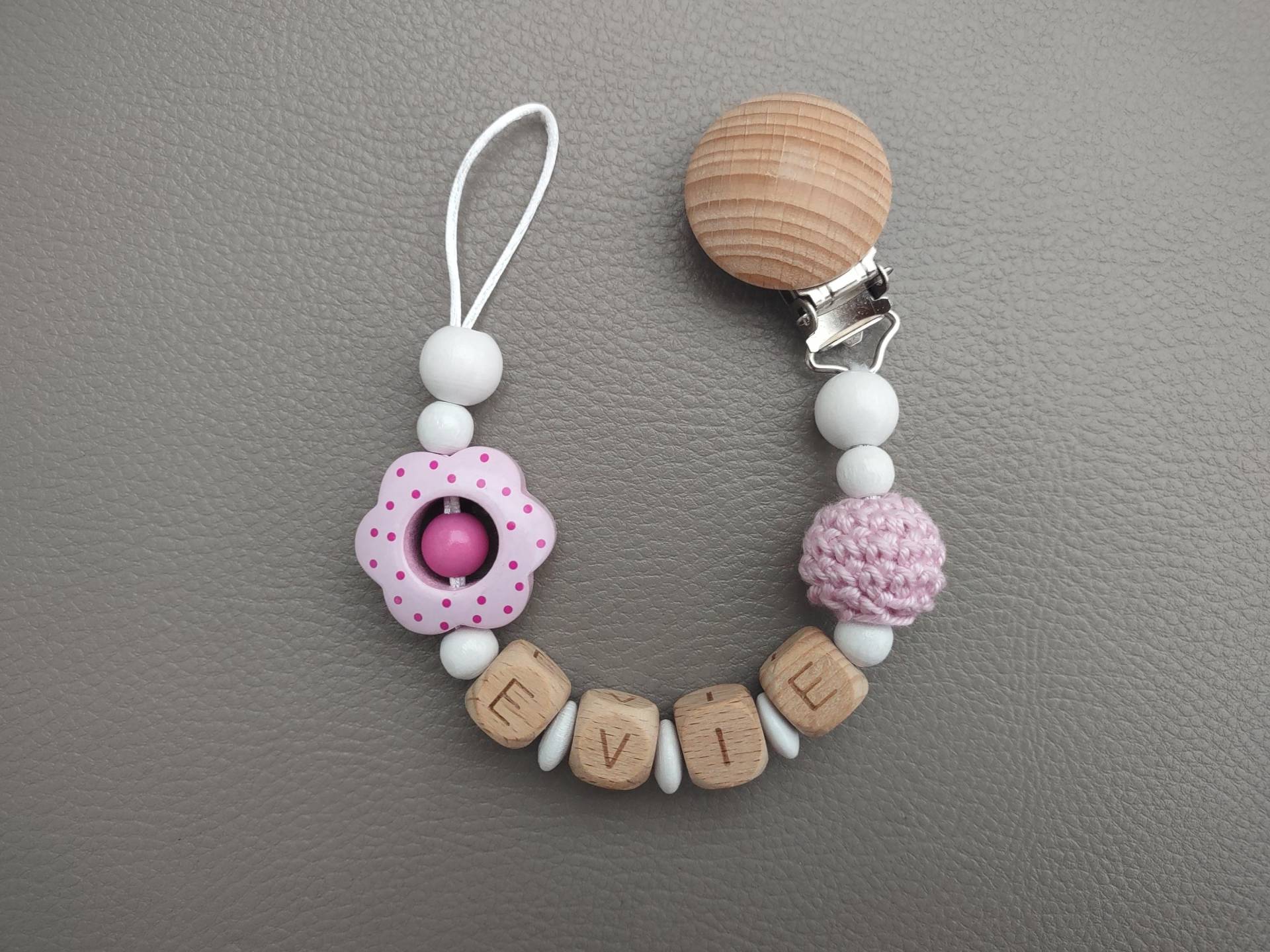 Schnullerkette Mit Name Holzblume Rosa | Personalisiert Baby Geschenk Mädchen Boho Natur Häkelperle von Etsy - JanuFaktur