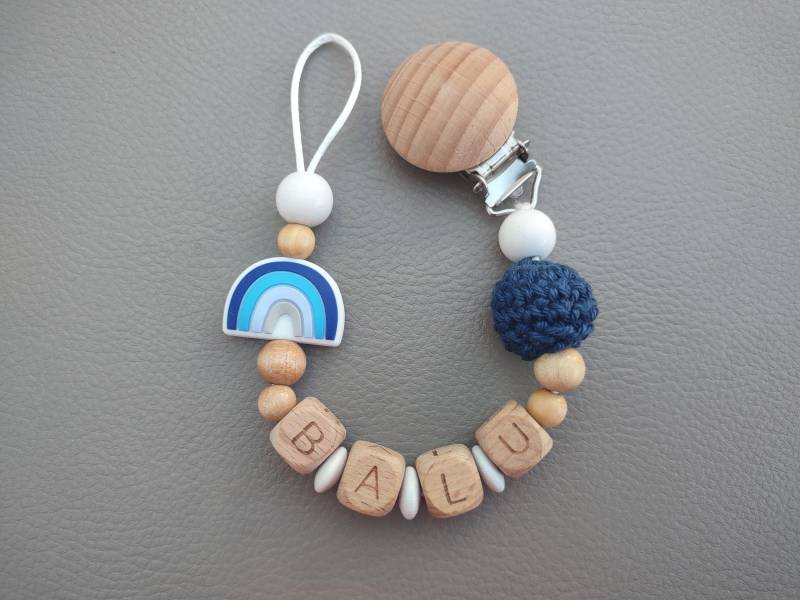 Schnullerkette Personalisiert Regenbogen Blau Pastell Mit Name Natur Holz Häkelperle Baby Geschenk von Etsy - JanuFaktur