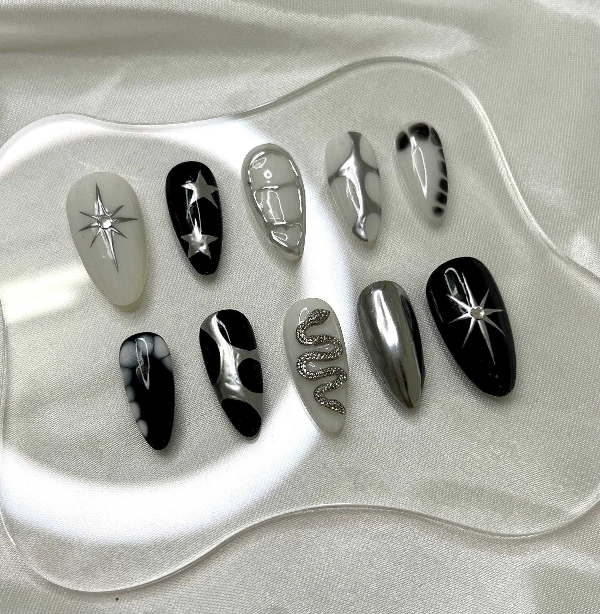 Black Press On Nails Y2K Metallic Chrome Nägel Black Press On Nails Y2K Metallic Chrome Nägel von Etsy - JasminsPressOns