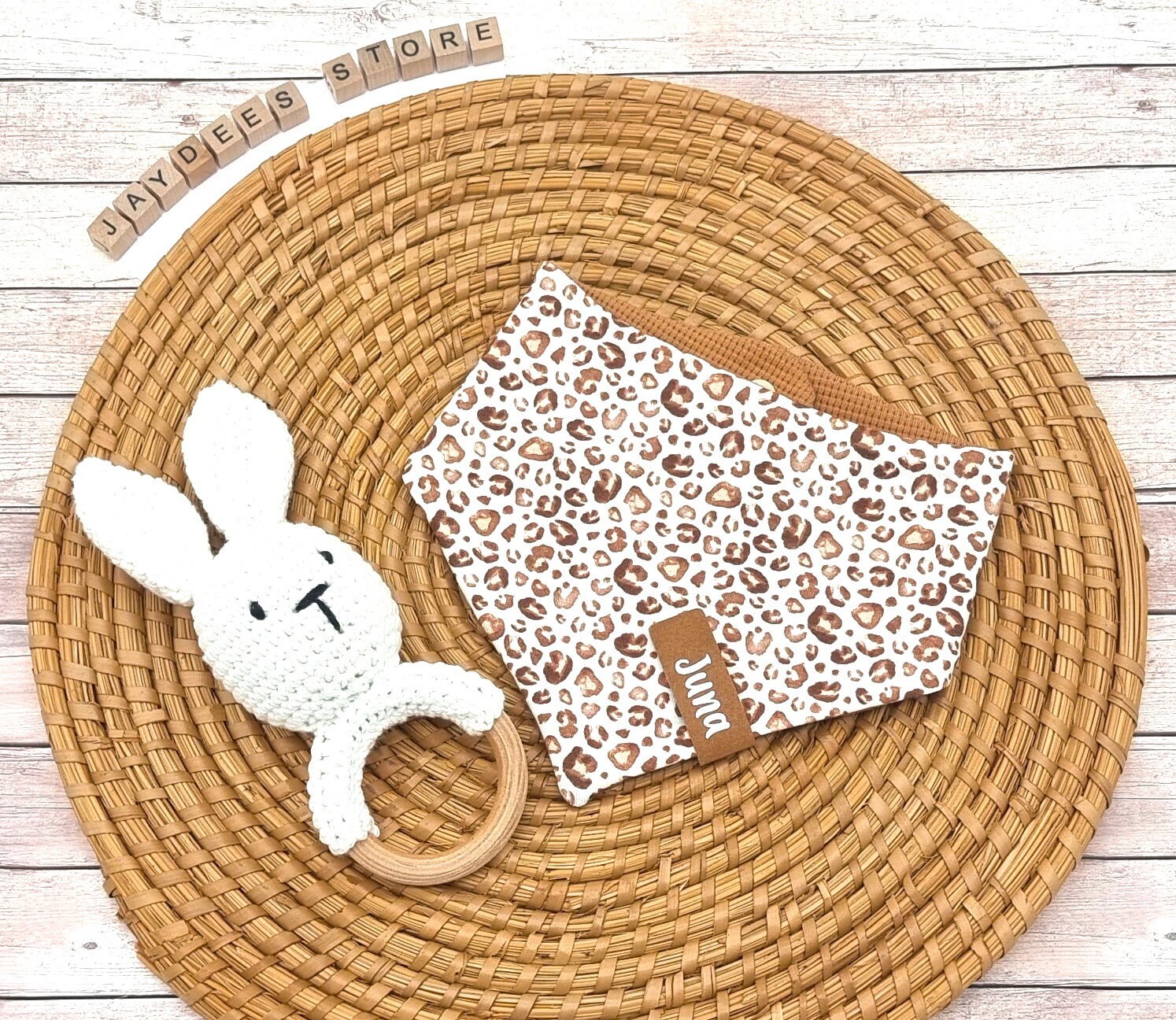 Baby Wende-Halstuch "Leopard Muster" Jersey, Waffelstrick, Dreiecktuch, Lätzchen, Spucktuch, Sabberlätzchen, Sabbertuch, Halstuch Mit Namen Baby Wende-Halstuch "Leopard Muster" Jersey, Waffelstrick, Dreiecktuch, Lätzchen, Spucktuch, Sabberlätzchen, Sabbertuch, Halstuch Mit Namen von Etsy - JayDeesStore