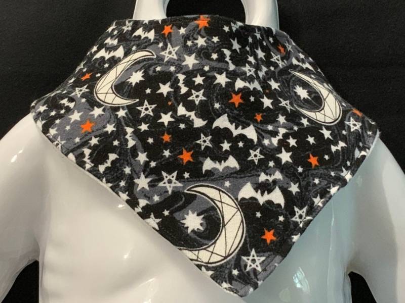 Glow in The Dark Halloween Scary Starry Night B-Dry Drool Bib/Bibdana/Bandana Bib Glow in The Dark Halloween Scary Starry Night B-Dry Drool Bib/Bibdana/Bandana Bib von Etsy - JaydieBugandB