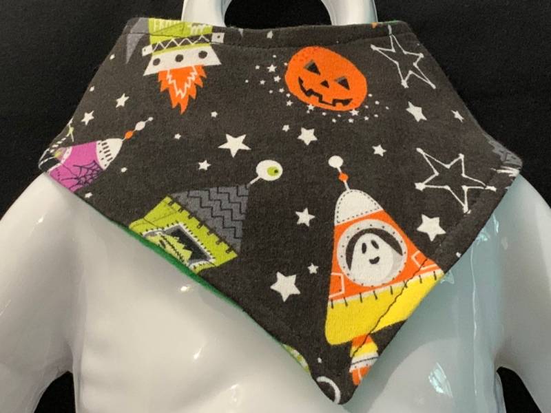 Leuchten Sie Im Dunklen Halloween Space Kreaturen B-Dry Drool Bib/Bibdana/Bandana Bib von Etsy - JaydieBugandB