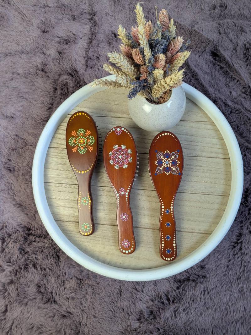 Haarbürste Holz , Kopfmassage, Mandala Design, Geschenk Für Freundin von Etsy - JennisFarbenfreude