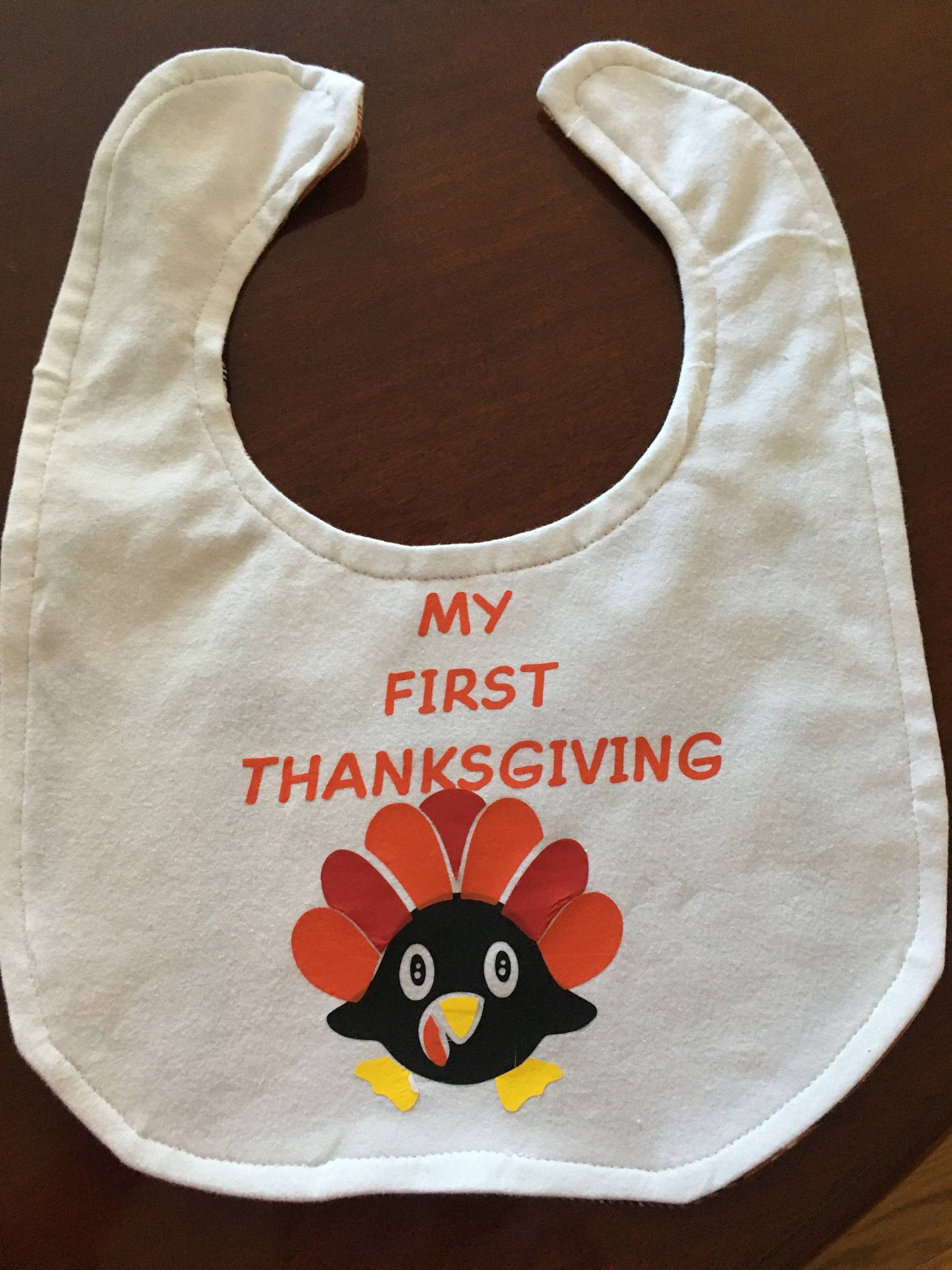Personalisierte First Thanksgiving-Lätzchen, 100% Baumwolle, Druckknopf, Unisex, Buffalo Plaid von Etsy - JerseyGrlDesigns