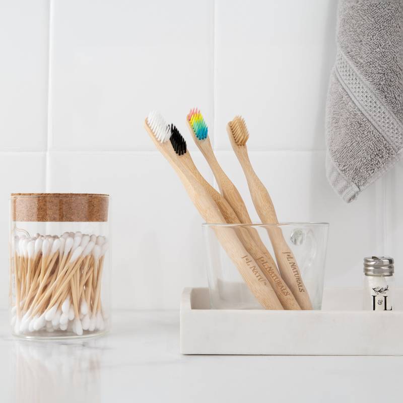Bambuszahnbürste, Umweltfreundliche Zahnbürste, Camping Zubehör, Zero Waste Badeutensilien, Reisegeschenk, Plastikfreie Bürste, Mittlere Borsten von Etsy - JnLNaturals