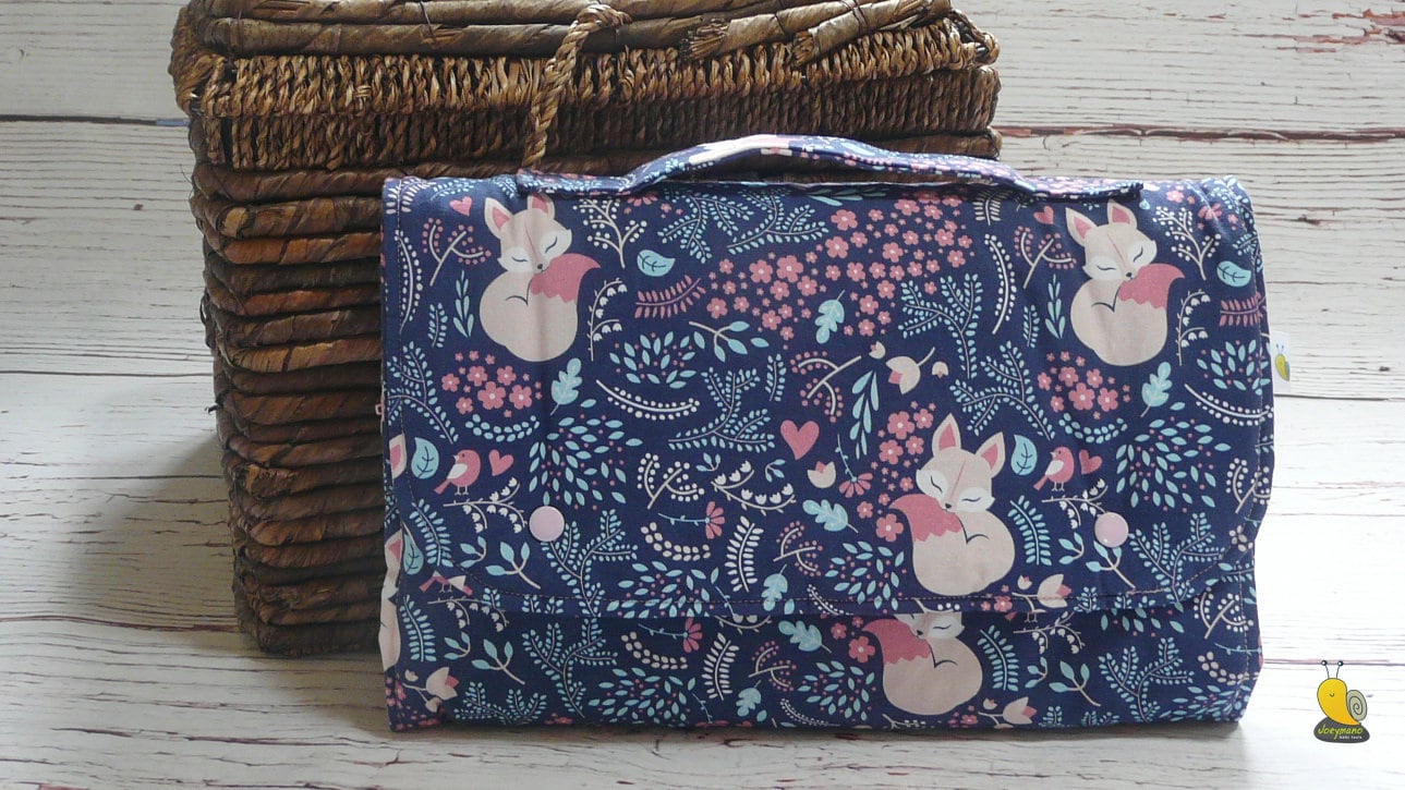 Windeltasche Mit Wickelunterlage | Tragbare Reise-Wickelauflage Wasserabweisende Baby-Wickelunterlage von Etsy - JoeymanoBabyTools