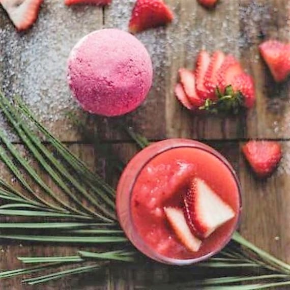 Erdbeer-Daiquiri Badekomet Erdbeer-Daiquiri Badekomet von Etsy - JoieandJude