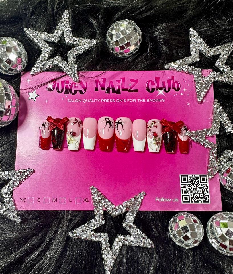 Velvet Romance - Press On Nails | Roses, French Tips Nails, Knitted Fake Nails| Handmade Nail Art For Autumn, Gift, Vacation von Etsy - JuicyNailzClub