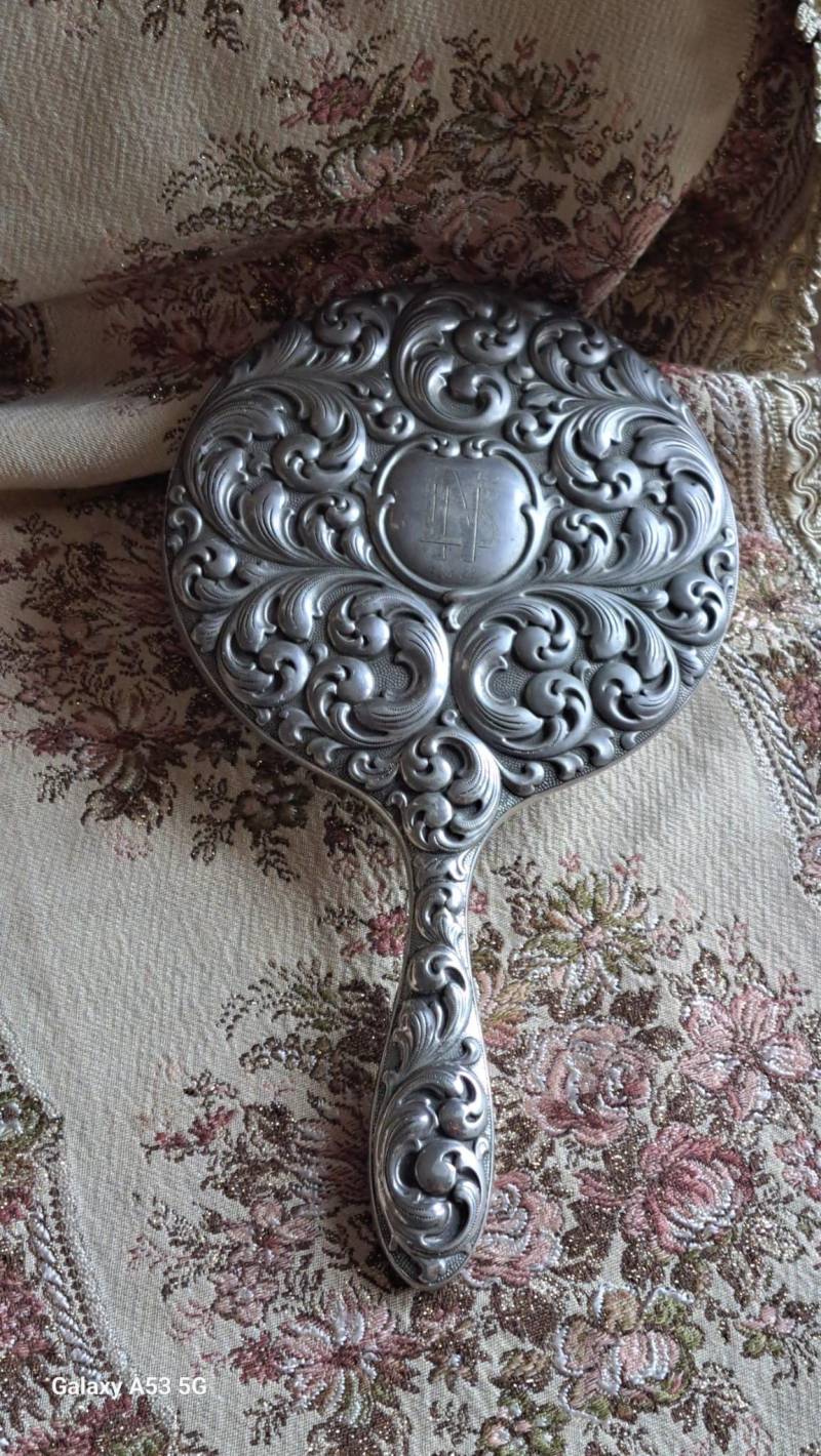 Handspiegel Von 1921 - Silberfarben Verschnörkelt Vintage Handspiegel Von 1921 - Silberfarben Verschnörkelt Vintage von Etsy - JulesLaedchen