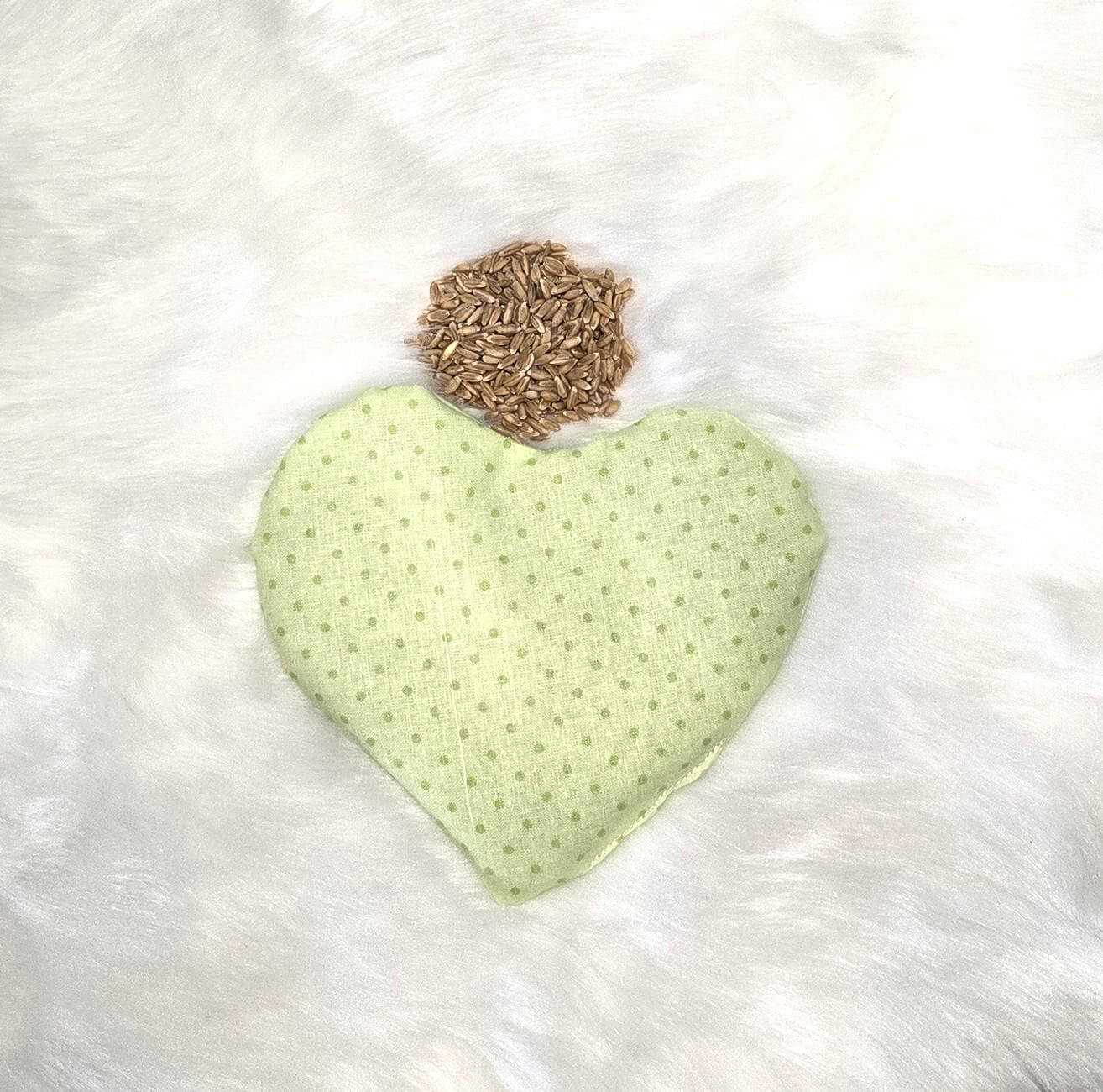 Bio Dinkel Körnerkissen Herz Form 160G Ca. 16 X 15 cm Hellgrün Mit Punkten von Etsy - JulesTraumstuebchen