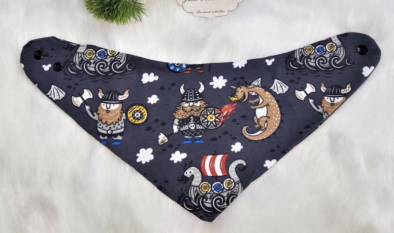 Dreieckstuch Zum Wenden Für Baby Und Kleinkinder Schwarz Wikinger Schiff Drache Einheitsgröße Verstellbar Durch Druckknöpfe von Etsy - JulesTraumstuebchen