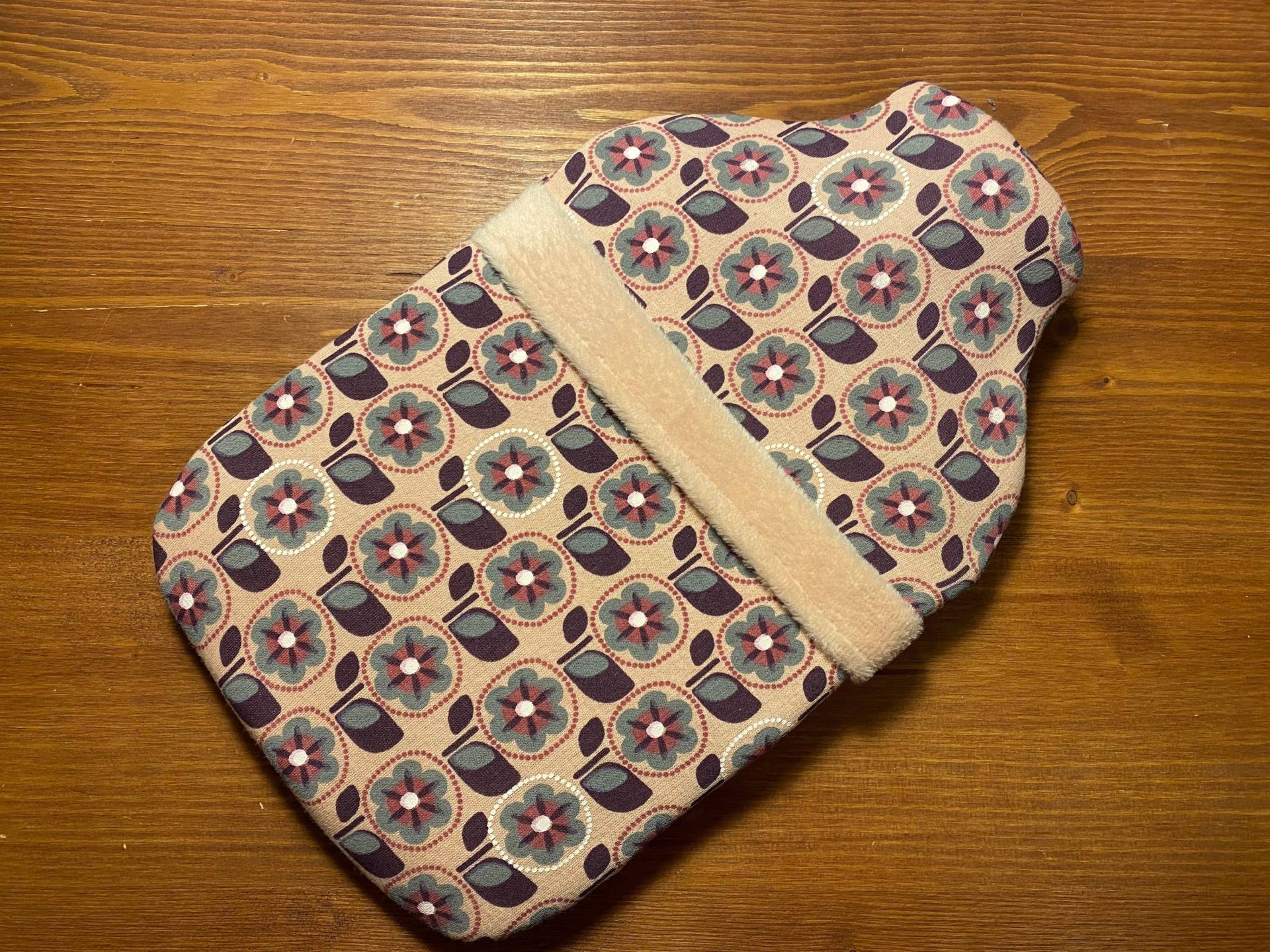 Retro Wärmflaschenbezug Mit Tasche Für Die Hände, Wärmflasche Aus Alpenfleece, Weiche Und Kuschelige Kalte Tage Retro Wärmflaschenbezug Mit Tasche Für Die Hände, Wärmflasche Aus Alpenfleece, Weiche Und Kuschelige Kalte Tage von Etsy - JuliaLangHandmade