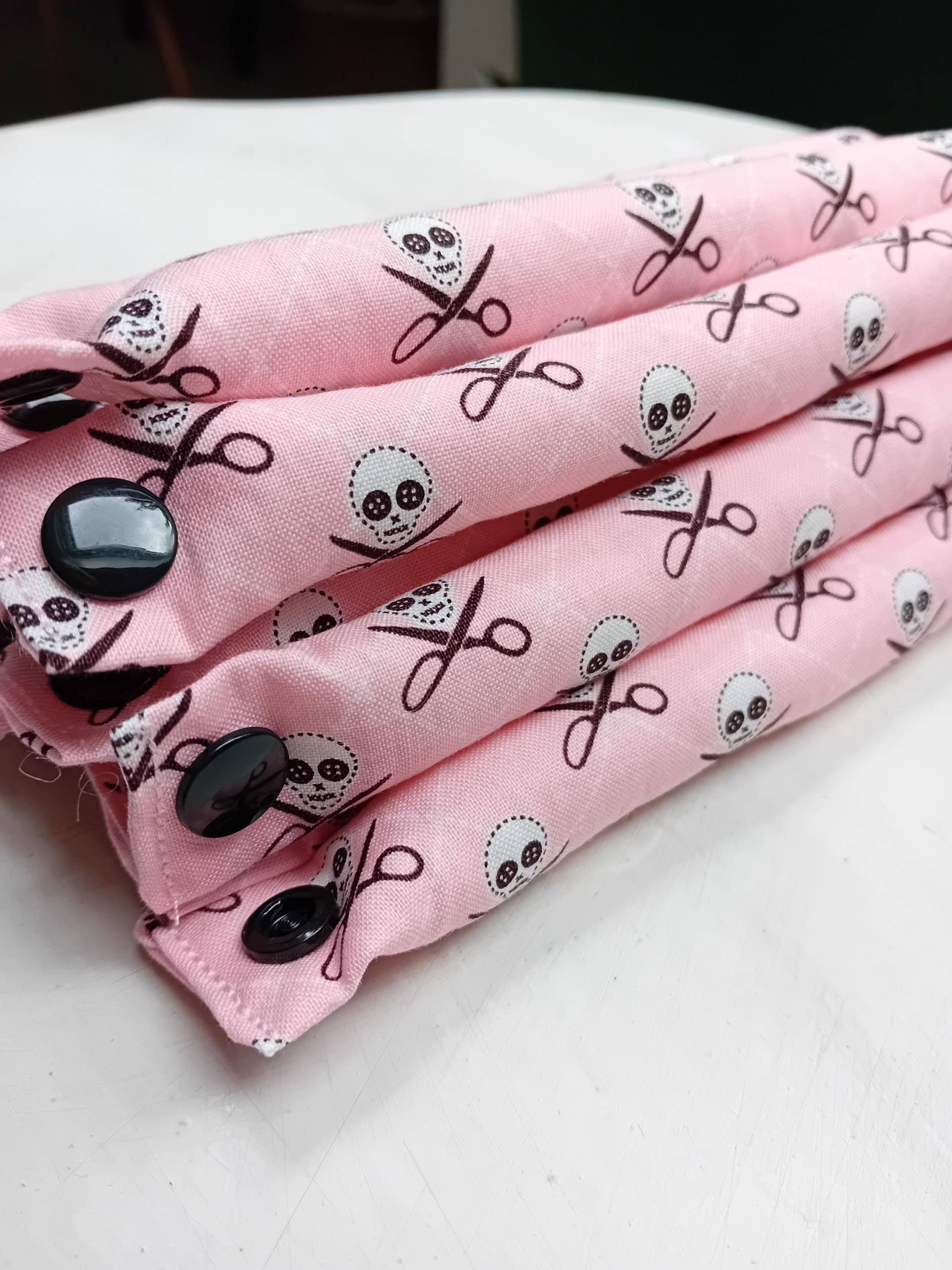 Schlafwickler Lockenwickler Wickler Curler Skulls Scissors Totenköpfe Schlafwickler Lockenwickler Wickler Curler Skulls Scissors Totenköpfe von Etsy - JuliaSeyfarthMode