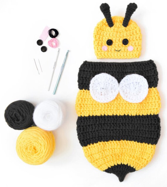 Neugeborenen Baby Bienen Outfit | Hut Und Kokon Snug Set Fotografie Prop Biene Newborn Bienenkostüm Für Babys von Etsy - KBeanies