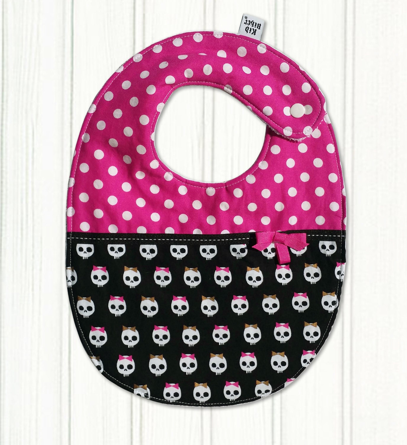 Baby Mädchen Lätzchen, Baby-Schädel Auf Rosa Baby-Girl-Lätzchen, Rockabilly-Baby-Lätzchen, Tattoo Baby, Baby-Mädchen-Duschegeschenk von Etsy - KIDBIKERApparel