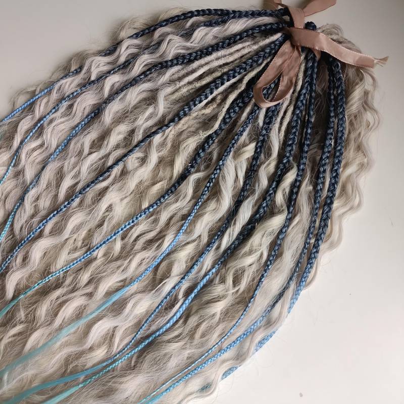 Blaue Geflochtene Borte in Lockigen Dunkelblonden Dreads Doppel-Endig/Langes Gelocktes Haar Mit Platinum Braids Verlängerungen Distressed Faux von Etsy - KIRINDREADS