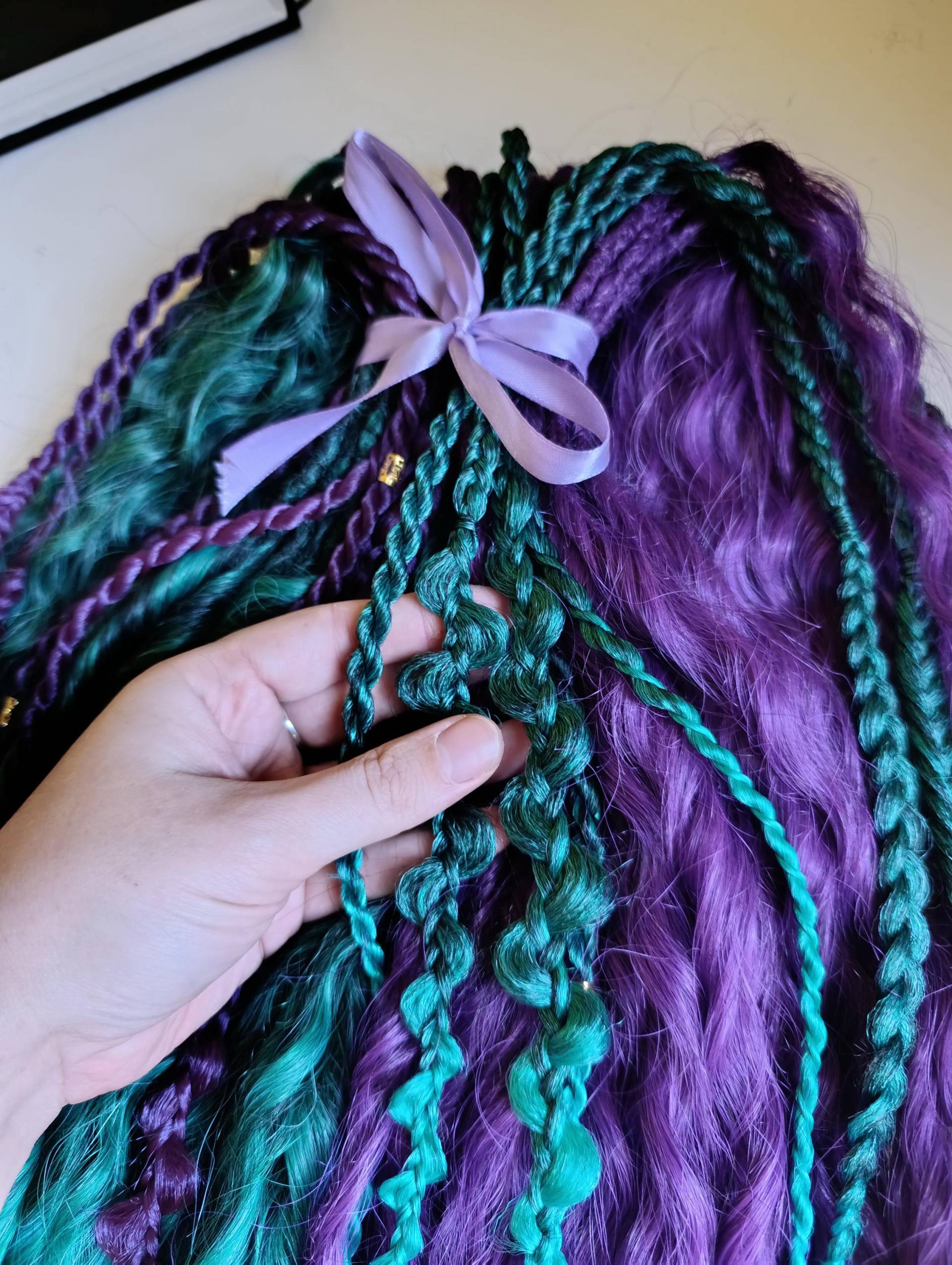 Flechtzopf in Grünen Ombre Curly Dreads/ Handgefertigte Lila Dreadlocks Mit Hair Twists/ Distressed Faux Locks von Etsy - KIRINDREADS
