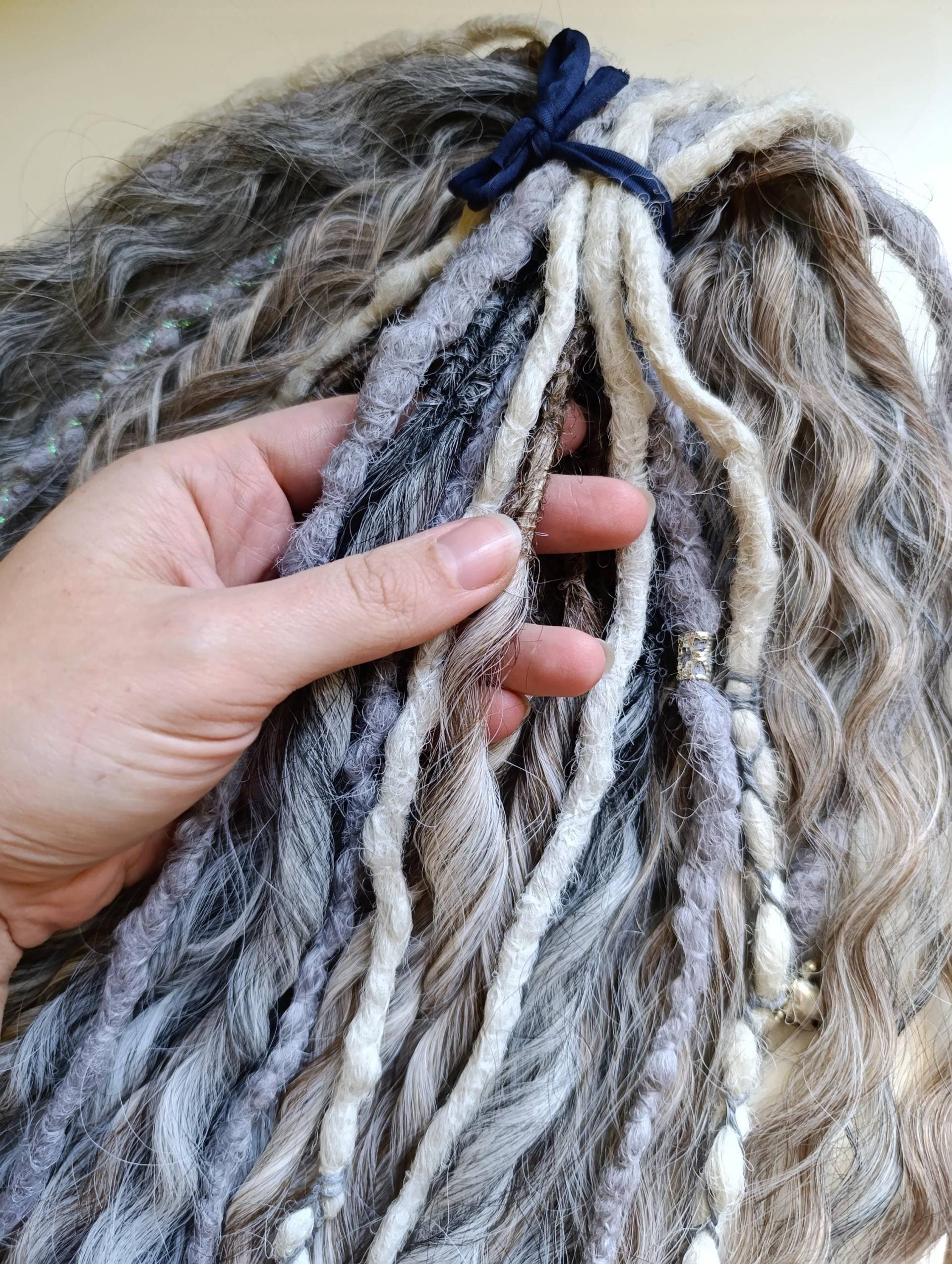 Folklore Lockiges Haar Mit Distressed Loks Häkeln/Grau Zu Weiß Ombre Handgemachte Dreads Doppelendig Mit Crochet Goddess Lox Folklore Lockiges Haar Mit Distressed Loks Häkeln/Grau Zu Weiß Ombre Handgemachte Dreads Doppelendig Mit Crochet Goddess Lox von Etsy - KIRINDREADS