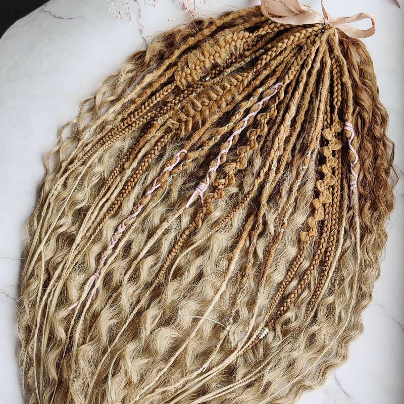 Goldblonde Lockige Dreadlocks Müheloses Sommer-Komplettset Für Frauen Goldblonde Lockige Dreadlocks Müheloses Sommer-Komplettset Für Frauen von Etsy - KIRINDREADS