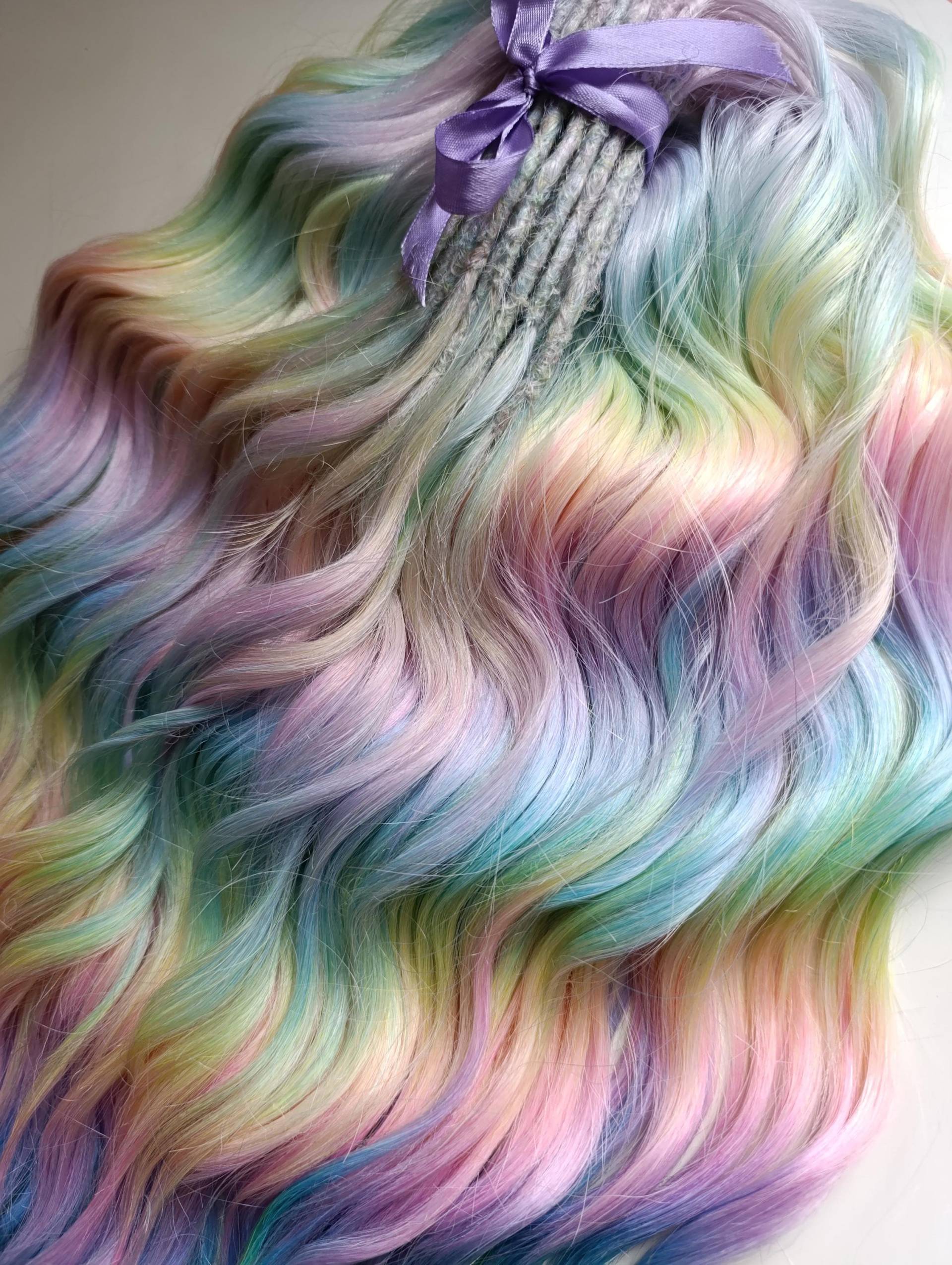 Regenbogen Lange Folklore Lockere Welle Und Locken Haare/Einfache Kamm-Locken Handgemachte Dreads Doppelendig Distressed Gewellte Faux Loks Regenbogen Lange Folklore Lockere Welle Und Locken Haare/Einfache Kamm-Locken Handgemachte Dreads Doppelendig Distressed Gewellte Faux Loks von Etsy - KIRINDREADS