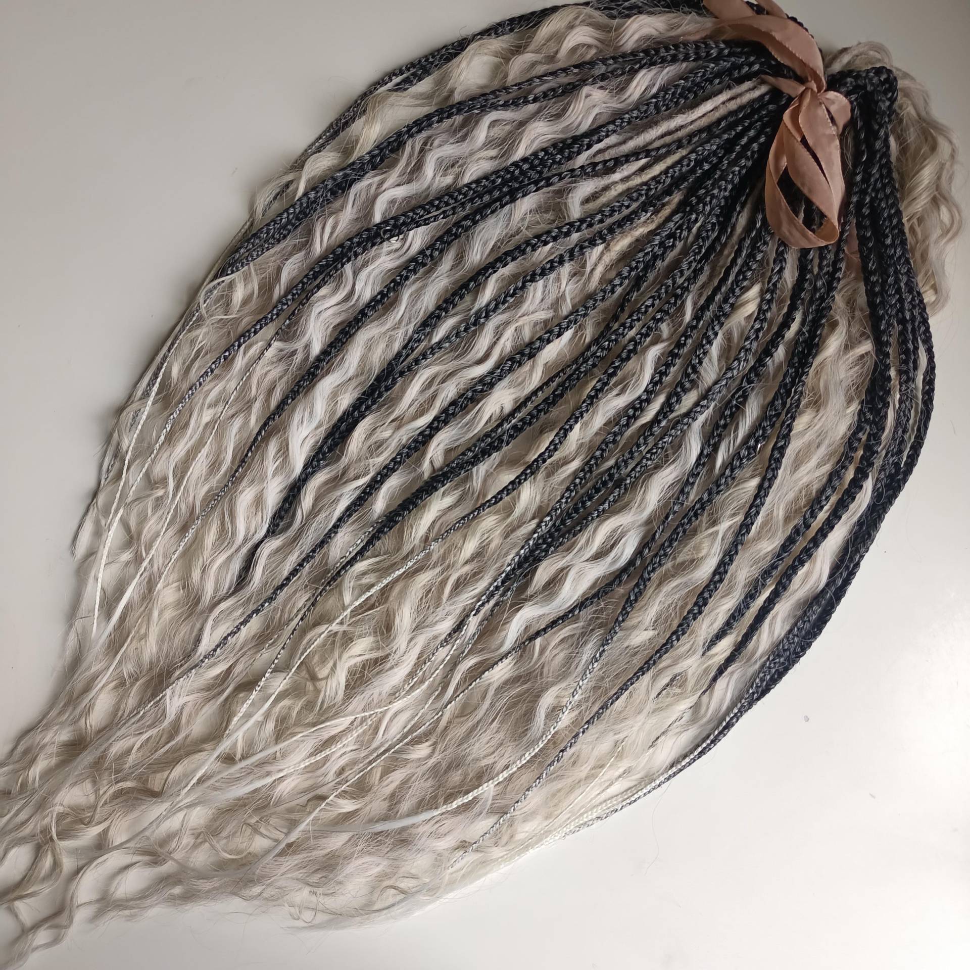 Schwarz Bis Aschblonde Ombre Zöpfe in Platinum Curly Dreads/ Distressed Goddess Dreads Mit Braids Endstücken Für Rave Outfit Schwarz Bis Aschblonde Ombre Zöpfe in Platinum Curly Dreads/ Distressed Goddess Dreads Mit Braids Endstücken Für Rave Outfit von Etsy - KIRINDREADS