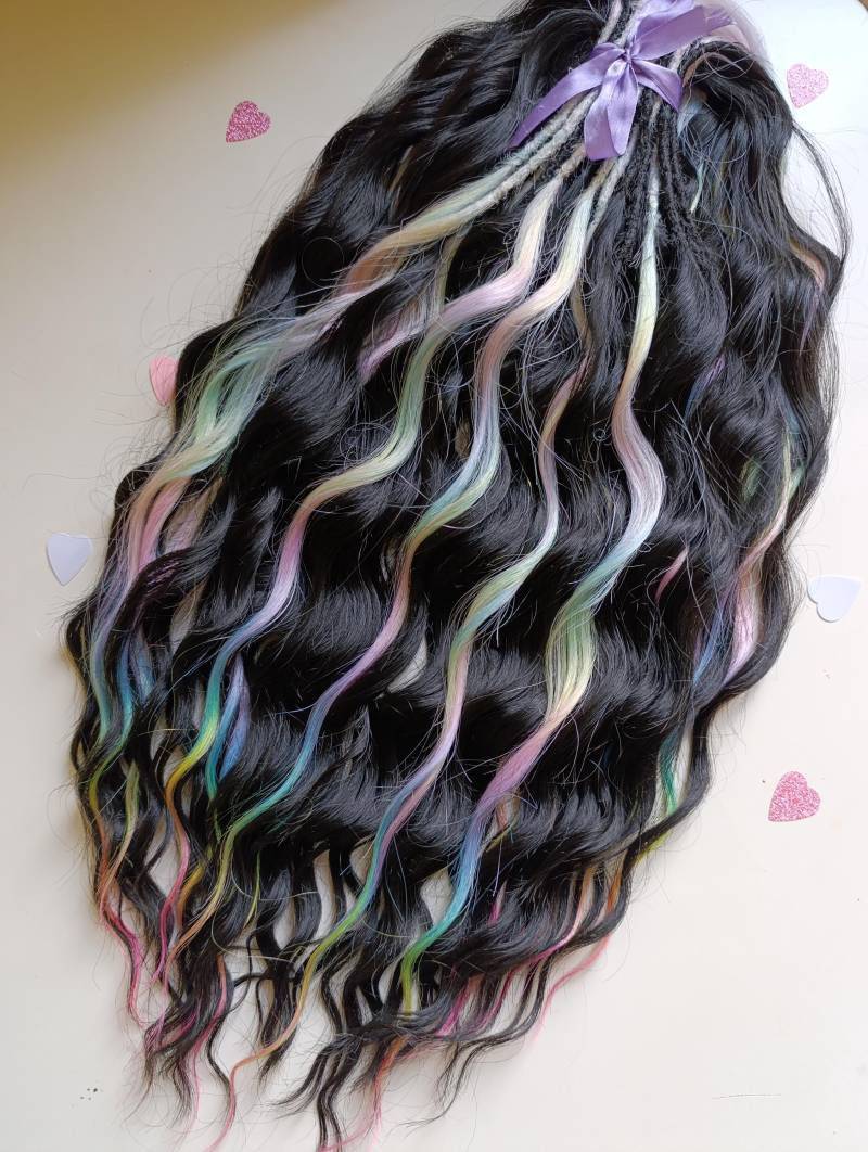 Schwarze Einfache Kamm-Wellen-Locken Mit Regenbogen Für Dreads/Handgemachte Lange Gewellte Haare Lockere Schwarze Welle Und Regenbogen-Locken von Etsy - KIRINDREADS