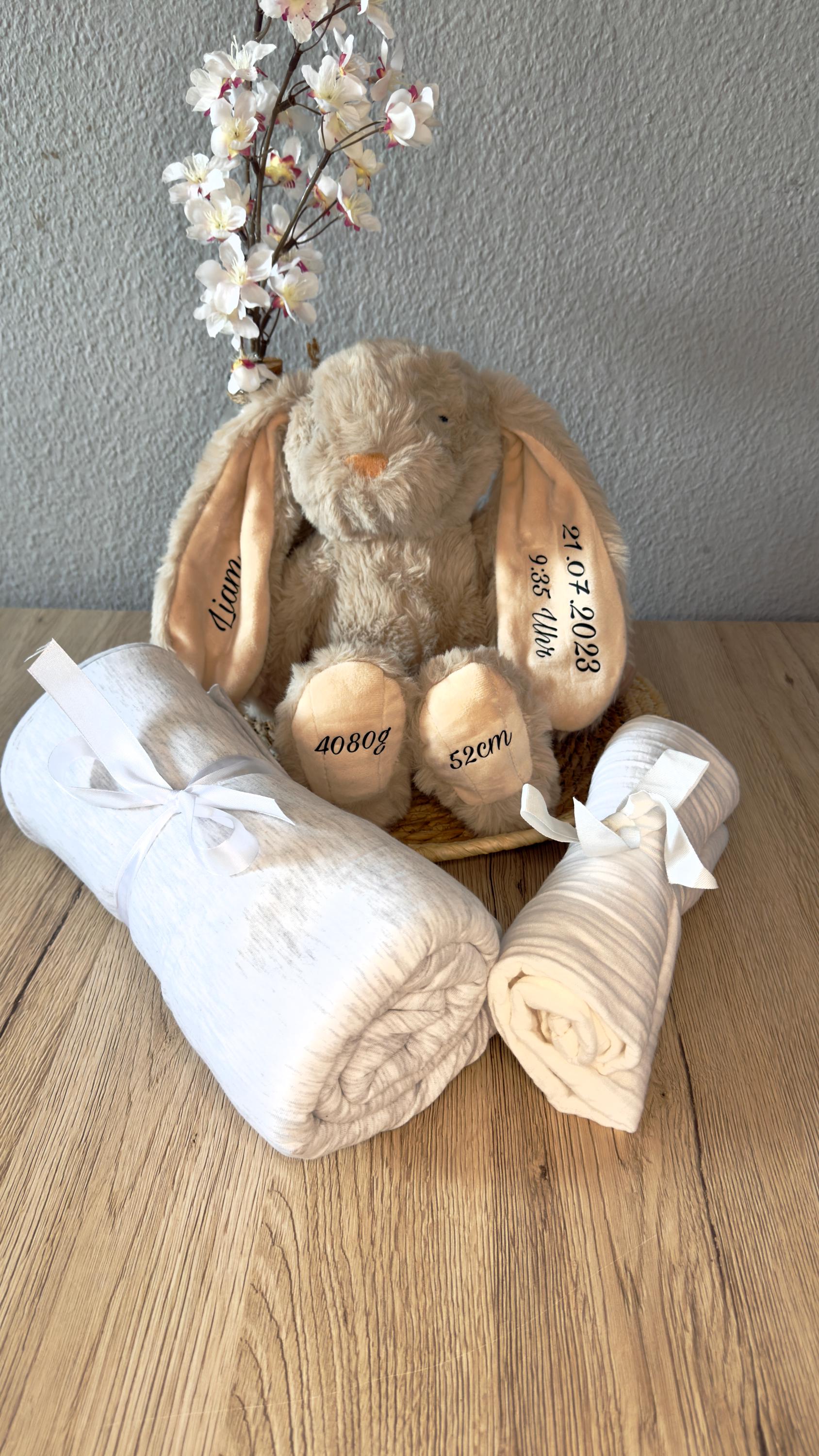 Personalisierbares Baby Geschenkset - Geburtsdaten Hase, Mulltuch & Kuscheldecke Geschenk Zur Geburt Erinnerung von Etsy - KREYAShop