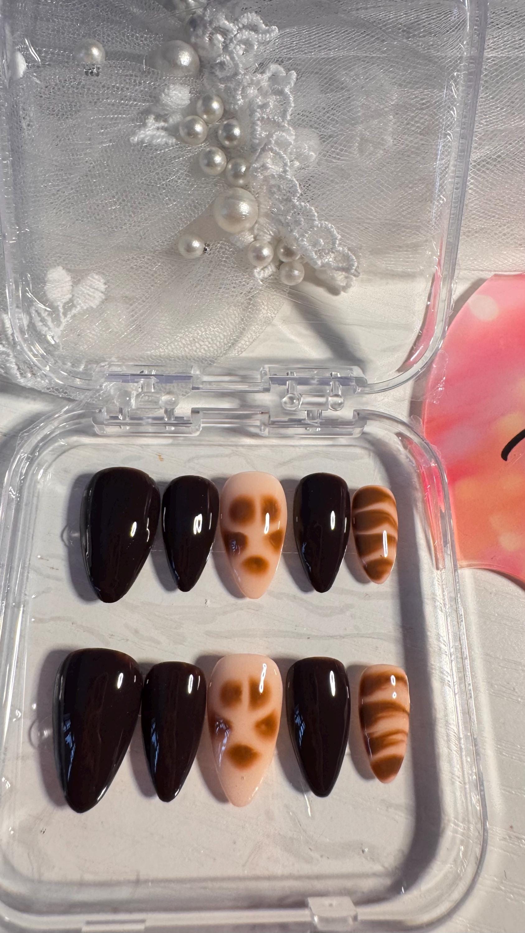 Almond Brown Press-On Nails With Flowers. Floral Press-On Nail Set, Neutral Flower Nail, Handmade Fake Nails, Boho Nails von Etsy - KUNSTMAMI