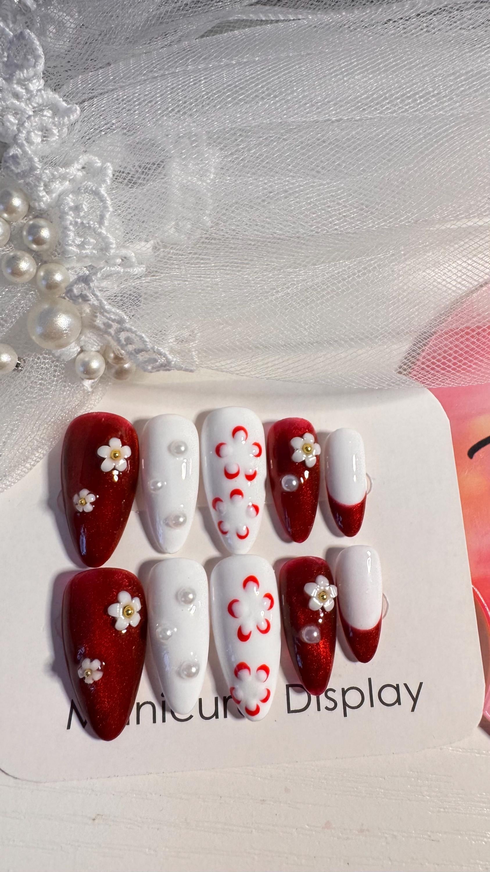 Cat Eye Press-On Nails With Charms, Flowers & Glitter-Long-Lasting, Handmade, Reusable Nail Sets von Etsy - KUNSTMAMI