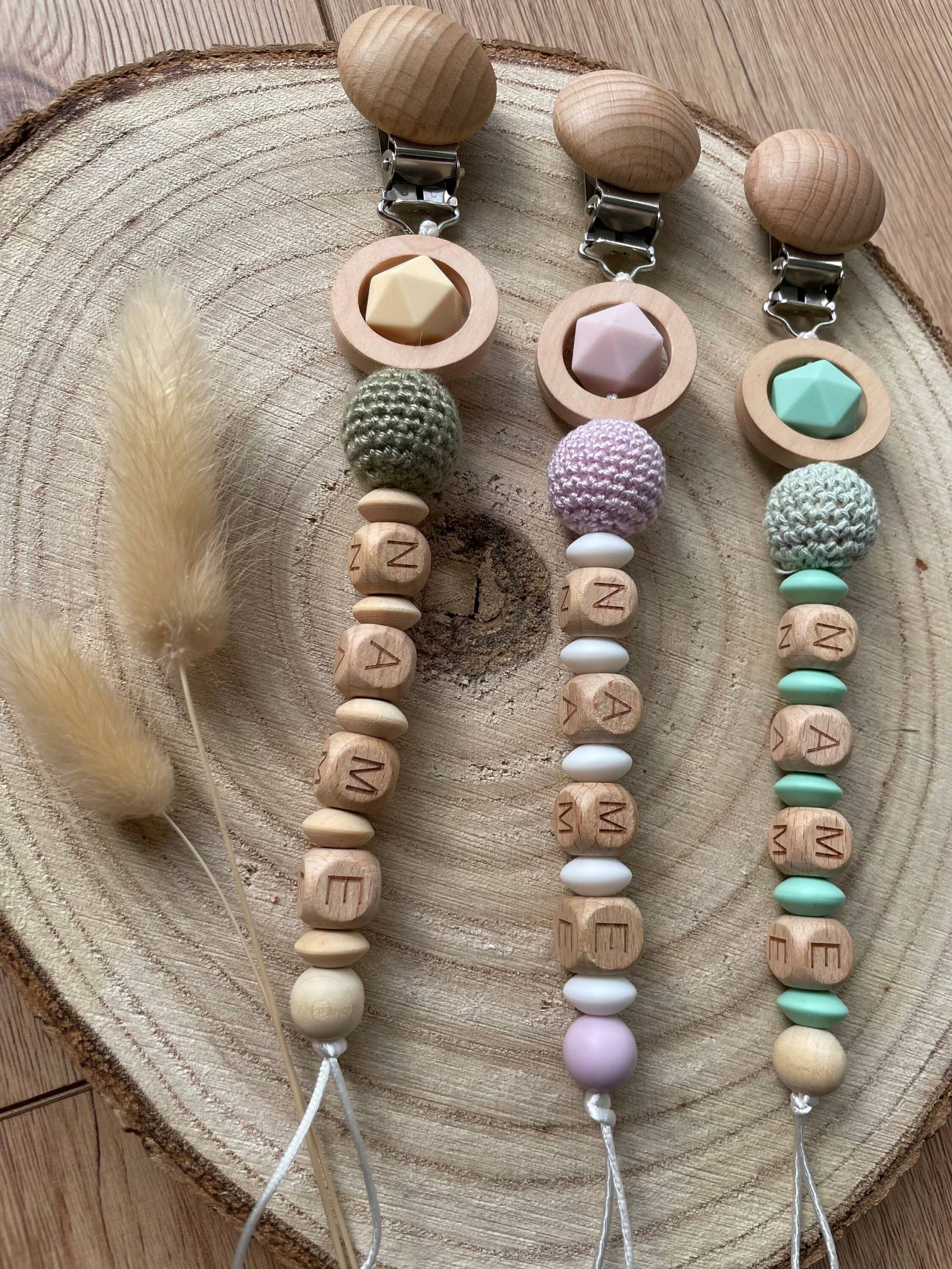 Schnullerkette Mit Name Und Ringperle Schnullerkette Mit Name Und Ringperle von Etsy - KarArthDE