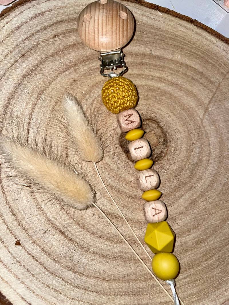 Schnullerkette Mit Namen Aus Holzbuchstaben, Häkelperle Und Silikonperlen von Etsy - KarArthDE