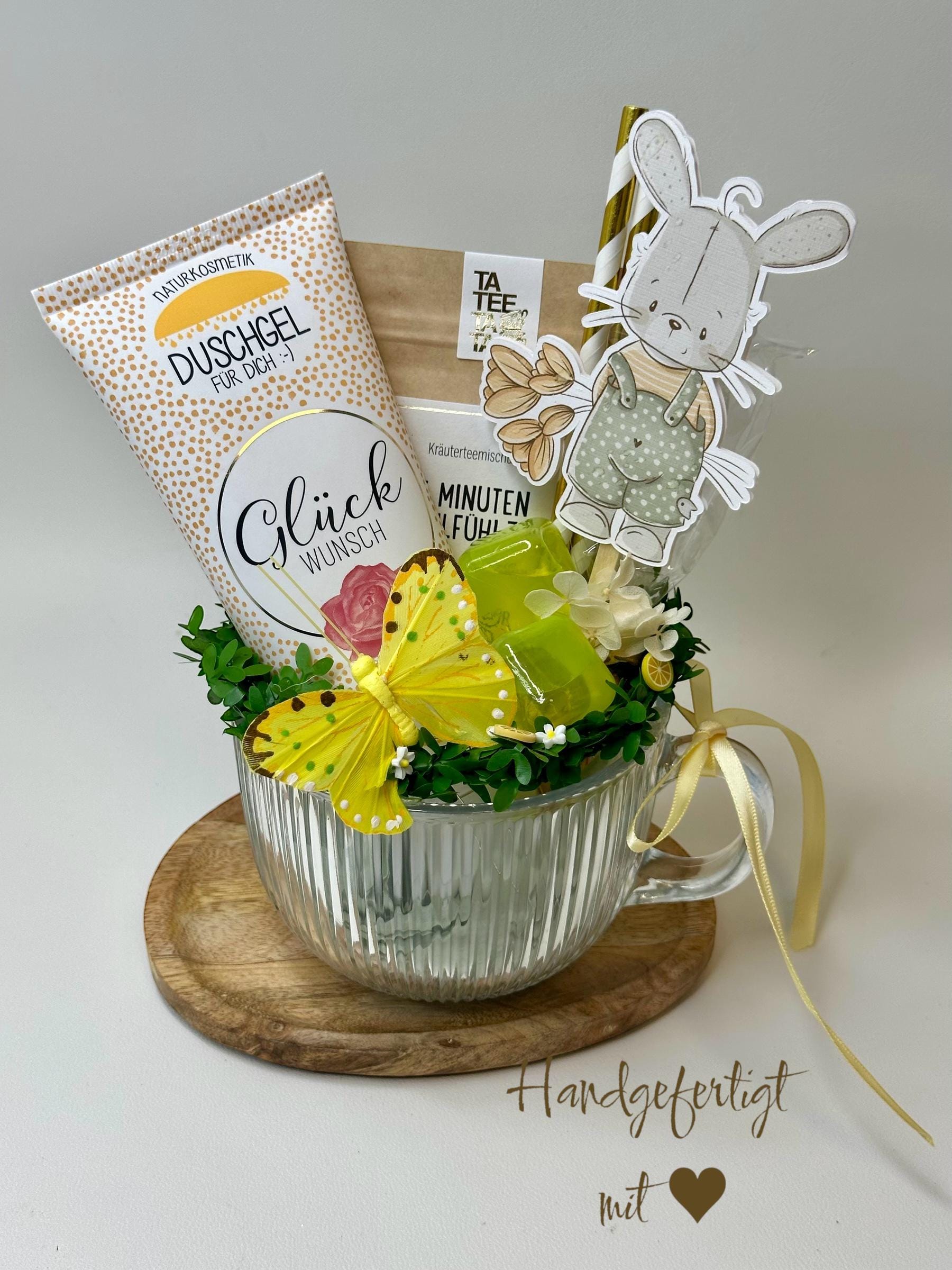 Geschenkset in Glastasse Mit Duschgel, Tee, Eiswürfeln & Schmetterlingsdeko - Wohlfühlmoment Zum Verschenken Geschenkset in Glastasse Mit Duschgel, Tee, Eiswürfeln & Schmetterlingsdeko - Wohlfühlmoment Zum Verschenken von Etsy - KathisPapierkunst