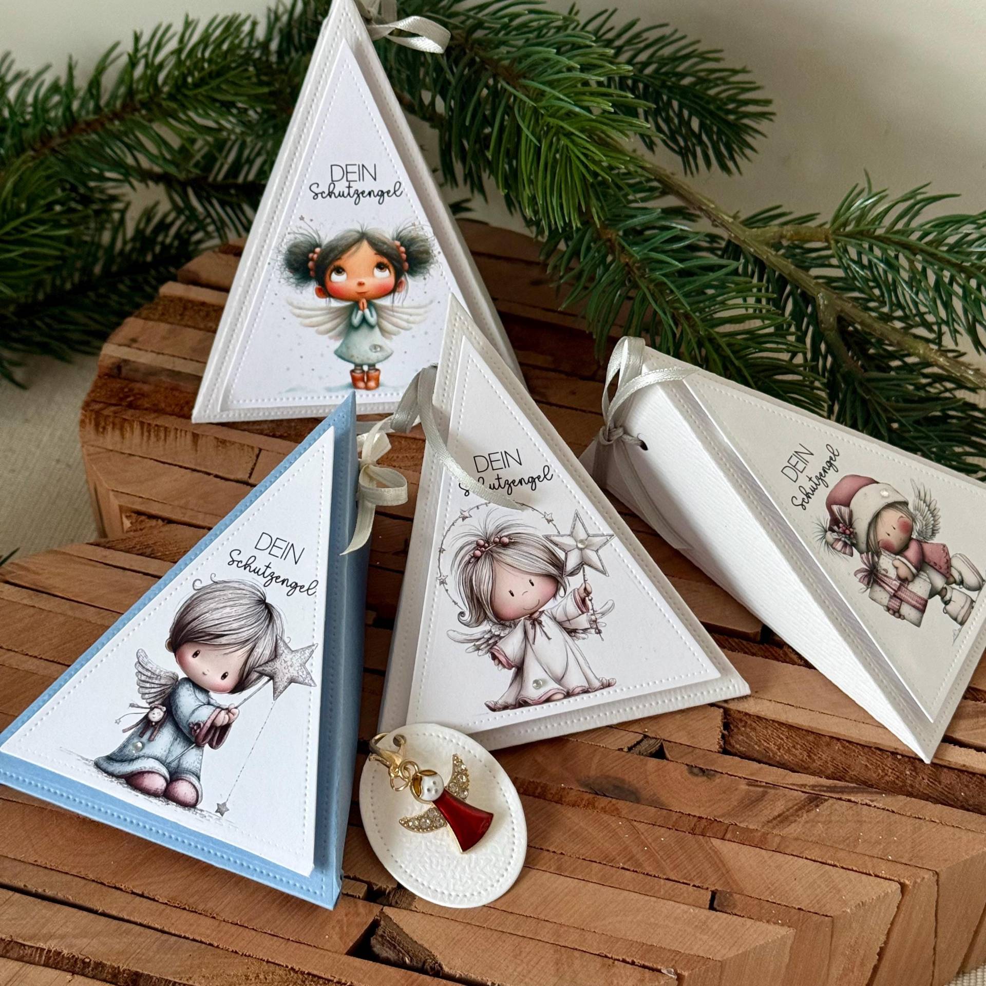 Handgemachte Dreieckbox „Schutzengel" Mit Engel-Anhänger | Geschenkbox Engel Illustration Glücksbringer Geschenk von Etsy - KathisPapierkunst
